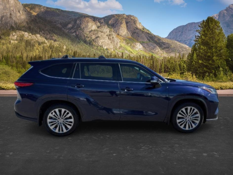 2022 BLUE /Black Toyota Highlander (5TDFZRBH2NS) with an 35L V-6 portdirect injection engine, Automatic transmission, located at 1175 N Woodruff Ave, Idaho Falls, ID, 83401, 43.506901, -111.999657 - Space, power, and everyday SUV flexibility come together in this 2022 Toyota Highlander AWD, equipped with a 3.5L V6 engine and all wheel drive capability for changing road conditions and year round driving needs. The three row SUV layout provides room for passengers while still maintaining adaptabl- Photo#9