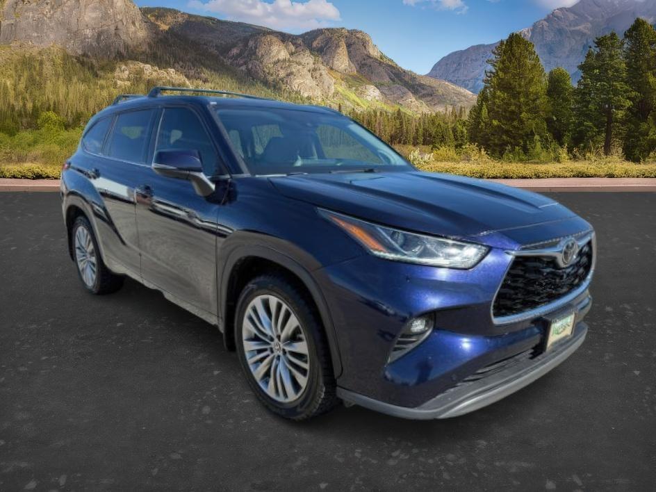 2022 BLUE /Black Toyota Highlander (5TDFZRBH2NS) with an 35L V-6 portdirect injection engine, Automatic transmission, located at 1175 N Woodruff Ave, Idaho Falls, ID, 83401, 43.506901, -111.999657 - Space, power, and everyday SUV flexibility come together in this 2022 Toyota Highlander AWD, equipped with a 3.5L V6 engine and all wheel drive capability for changing road conditions and year round driving needs. The three row SUV layout provides room for passengers while still maintaining adaptabl- Photo#10