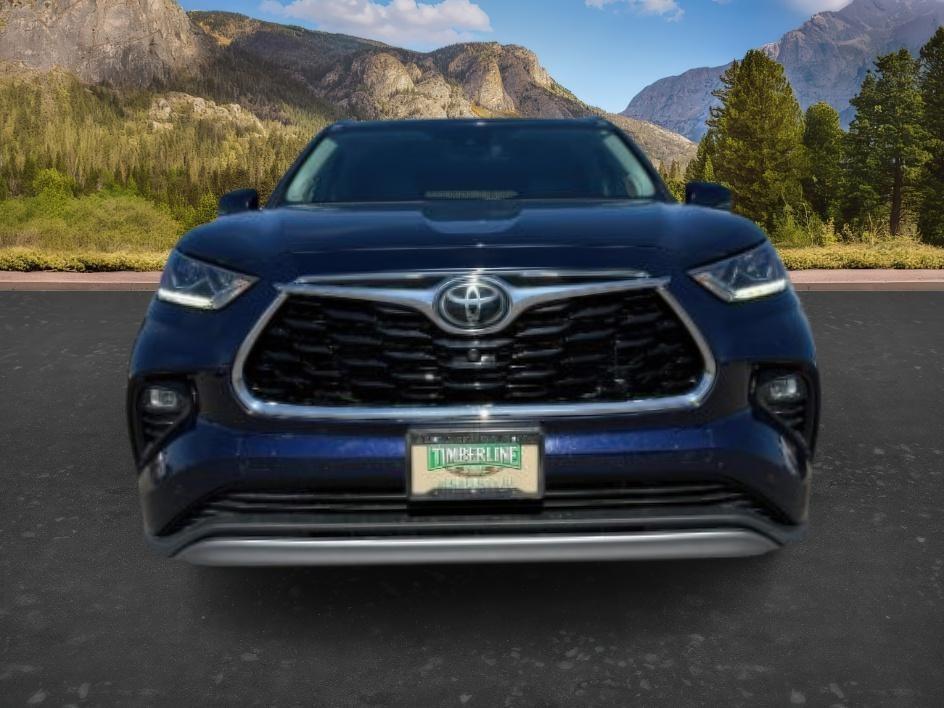 2022 BLUE /Black Toyota Highlander (5TDFZRBH2NS) with an 35L V-6 portdirect injection engine, Automatic transmission, located at 1175 N Woodruff Ave, Idaho Falls, ID, 83401, 43.506901, -111.999657 - Space, power, and everyday SUV flexibility come together in this 2022 Toyota Highlander AWD, equipped with a 3.5L V6 engine and all wheel drive capability for changing road conditions and year round driving needs. The three row SUV layout provides room for passengers while still maintaining adaptabl- Photo#11