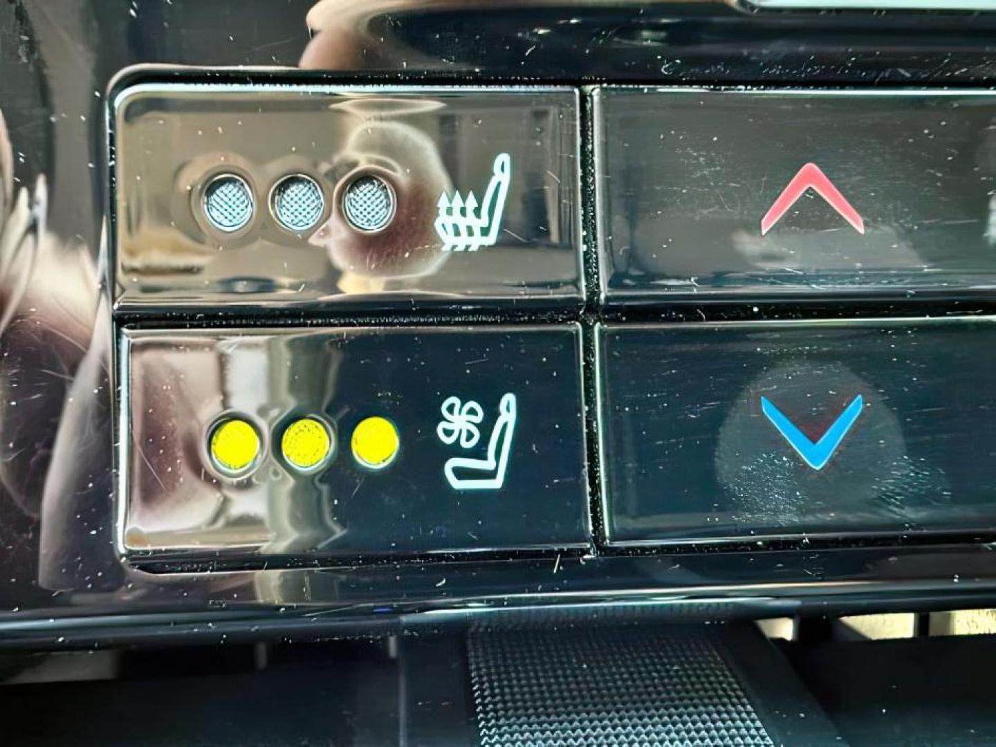 2022 BLUE /Black Toyota Highlander (5TDFZRBH2NS) with an 35L V-6 portdirect injection engine, Automatic transmission, located at 1175 N Woodruff Ave, Idaho Falls, ID, 83401, 43.506901, -111.999657 - At Timberline Auto, finding a great deal on your next vehicle is always easy! Our experienced sales staff's goal is to help find you the right vehicle at the right price! Our knowledgeable finance department has options for almost any credit score. We offer extended service contract options to prote - Photo#19