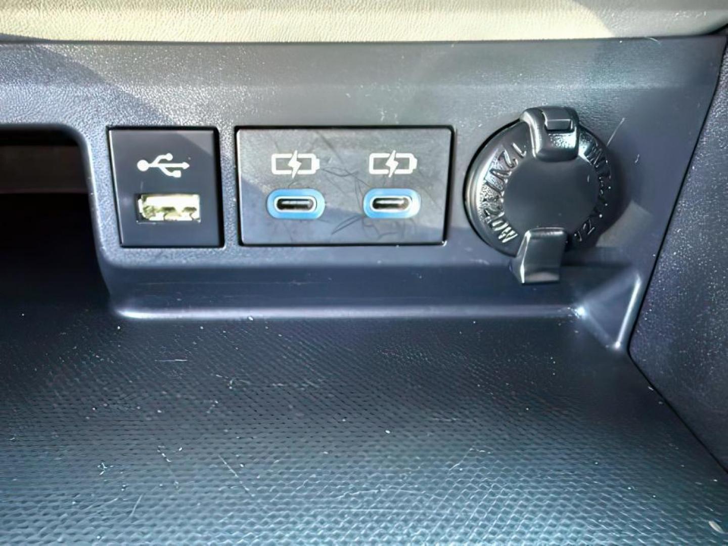 2022 BLUE /Black Toyota Highlander (5TDFZRBH2NS) with an 35L V-6 portdirect injection engine, Automatic transmission, located at 1175 N Woodruff Ave, Idaho Falls, ID, 83401, 43.506901, -111.999657 - At Timberline Auto, finding a great deal on your next vehicle is always easy! Our experienced sales staff's goal is to help find you the right vehicle at the right price! Our knowledgeable finance department has options for almost any credit score. We offer extended service contract options to prote - Photo#20