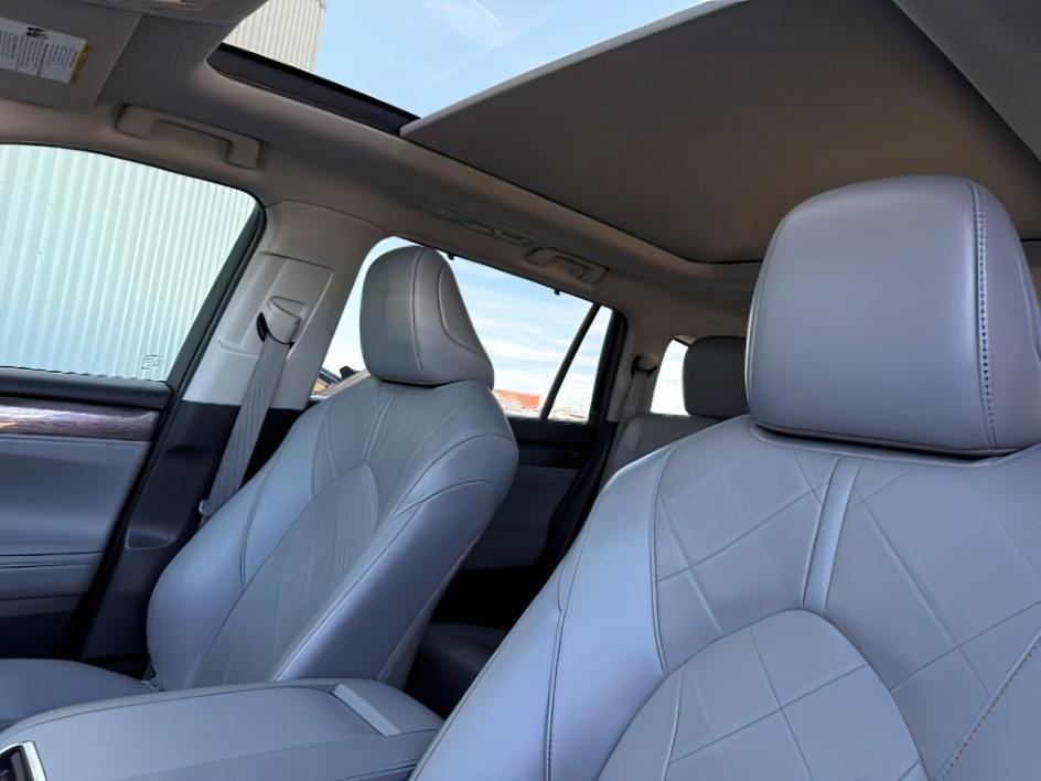 2022 BLUE /Black Toyota Highlander (5TDFZRBH2NS) with an 35L V-6 portdirect injection engine, Automatic transmission, located at 1175 N Woodruff Ave, Idaho Falls, ID, 83401, 43.506901, -111.999657 - Space, power, and everyday SUV flexibility come together in this 2022 Toyota Highlander AWD, equipped with a 3.5L V6 engine and all wheel drive capability for changing road conditions and year round driving needs. The three row SUV layout provides room for passengers while still maintaining adaptabl- Photo#24