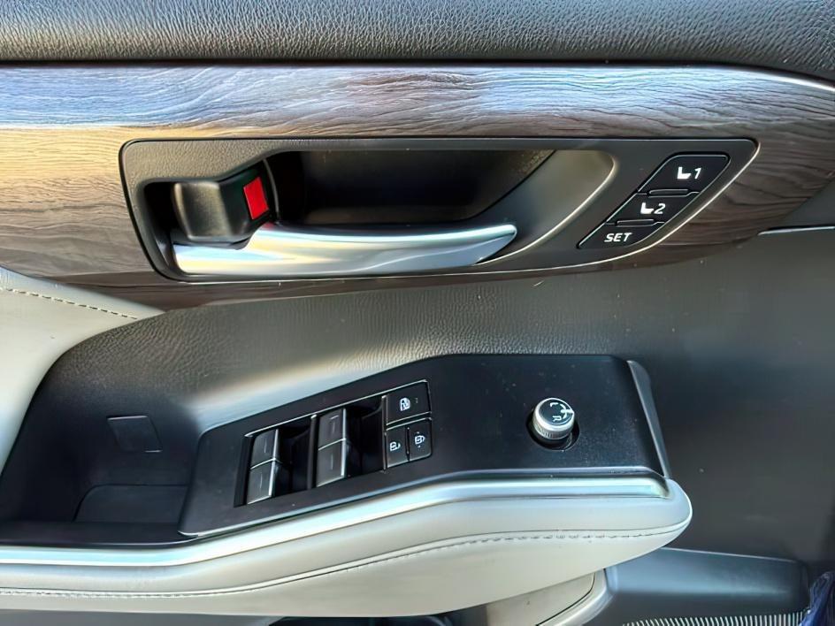 2022 BLUE /Black Toyota Highlander (5TDFZRBH2NS) with an 35L V-6 portdirect injection engine, Automatic transmission, located at 1175 N Woodruff Ave, Idaho Falls, ID, 83401, 43.506901, -111.999657 - Space, power, and everyday SUV flexibility come together in this 2022 Toyota Highlander AWD, equipped with a 3.5L V6 engine and all wheel drive capability for changing road conditions and year round driving needs. The three row SUV layout provides room for passengers while still maintaining adaptabl- Photo#25