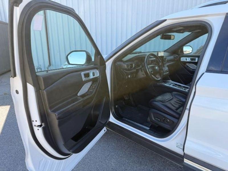 2020 Star White Metallic Tri-Coat /Ebony Ford Explorer Platinum (1FM5K8HC1LG) with an V6, 3.0L engine, 10-speed automatic transmission, located at 1175 N Woodruff Ave, Idaho Falls, ID, 83401, 43.506901, -111.999657 - <b>Vehicle Details</b><br>Experience refined capability and premium comfort in this pre-owned 2020 Ford Explorer Platinum 4WD, now available in Idaho Falls, ID. Powered by a strong V6 3.0L gasoline engine, this Ford Explorer delivers confident performance for commuting, family travel, and weekend ad- Photo#11