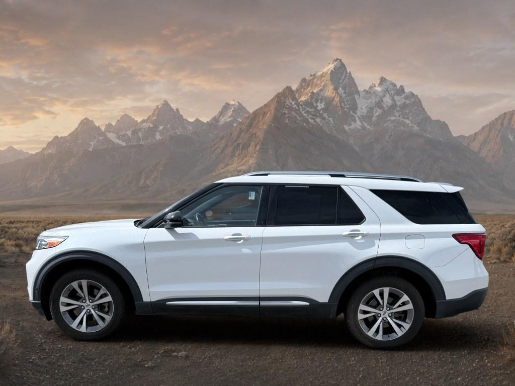2020 Star White Metallic Tri-Coat /Ebony Ford Explorer Platinum (1FM5K8HC1LG) with an V6, 3.0L engine, 10-speed automatic transmission, located at 1175 N Woodruff Ave, Idaho Falls, ID, 83401, 43.506901, -111.999657 - <b>Vehicle Details</b><br>Experience refined capability and premium comfort in this pre-owned 2020 Ford Explorer Platinum 4WD, now available in Idaho Falls, ID. Powered by a strong V6 3.0L gasoline engine, this Ford Explorer delivers confident performance for commuting, family travel, and weekend ad- Photo#1