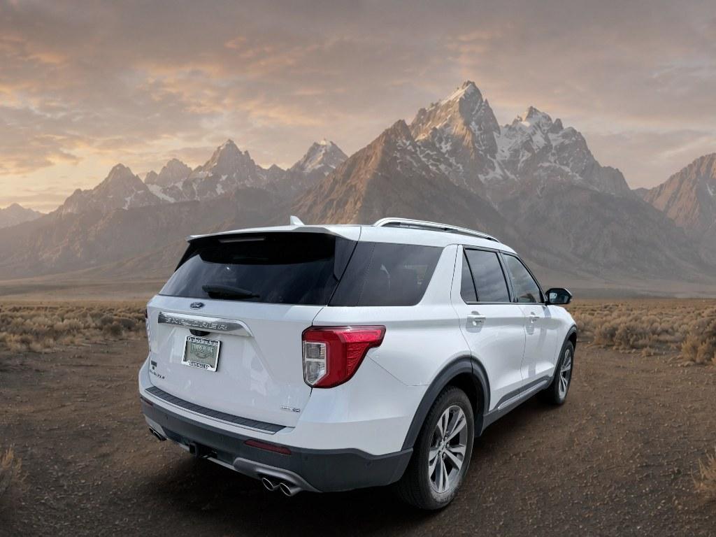 2020 Star White Metallic Tri-Coat /Ebony Ford Explorer Platinum (1FM5K8HC1LG) with an V6, 3.0L engine, 10-speed automatic transmission, located at 1175 N Woodruff Ave, Idaho Falls, ID, 83401, 43.506901, -111.999657 - <b>Vehicle Details</b><br>Experience refined capability and premium comfort in this pre-owned 2020 Ford Explorer Platinum 4WD, now available in Idaho Falls, ID. Powered by a strong V6 3.0L gasoline engine, this Ford Explorer delivers confident performance for commuting, family travel, and weekend ad- Photo#4