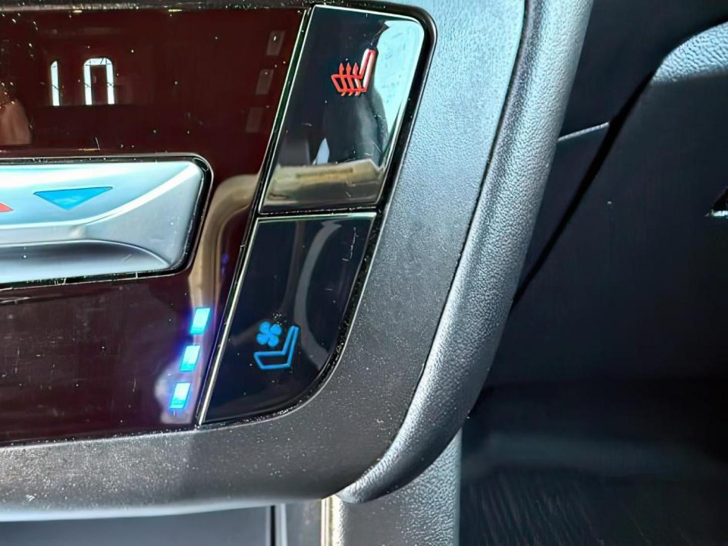 2020 WHITE /Ebony Ford Explorer Platinum (1FM5K8HC1LG) with an EcoBoost 3L V-6 gasoline direct injection engine, AUTOMATIC transmission, located at 1235 N Woodruff Ave., Idaho Falls, 83401, (208) 523-1053, 43.507172, -112.000488 - Photo#18