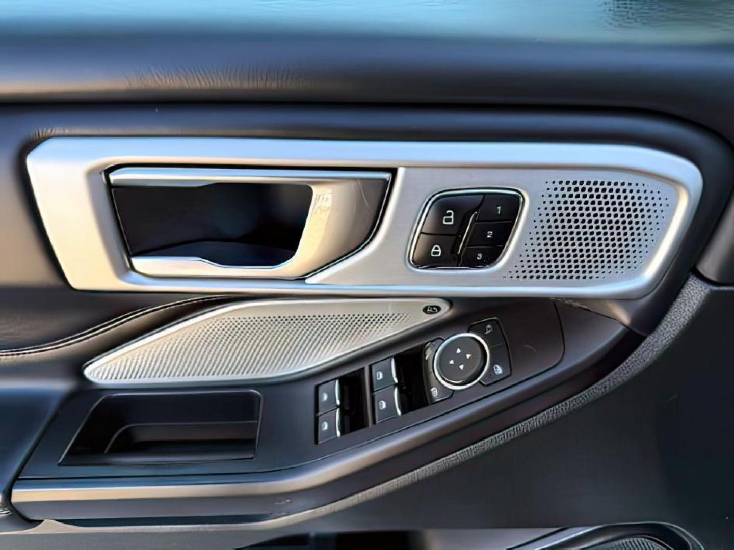 2020 WHITE /Ebony Ford Explorer Platinum (1FM5K8HC1LG) with an EcoBoost 3L V-6 gasoline direct injection engine, AUTOMATIC transmission, located at 1235 N Woodruff Ave., Idaho Falls, 83401, (208) 523-1053, 43.507172, -112.000488 - Photo#22