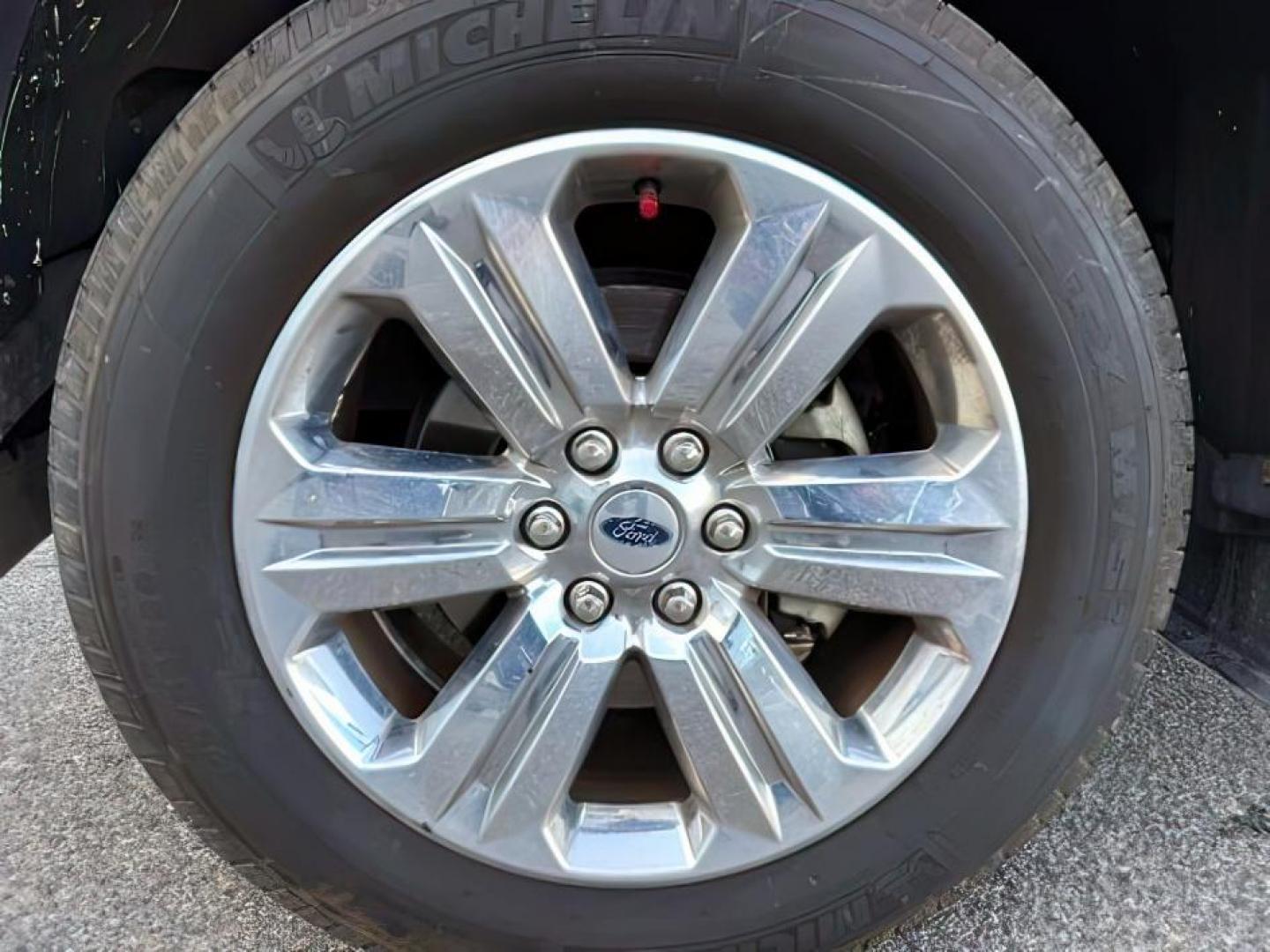 2018 BLACK /Black Ford F-150 (1FTEW1EG1JF) with an EcoBoost 35L V-6 portdirect injection engine, Automatic transmission, located at 1175 N Woodruff Ave, Idaho Falls, ID, 83401, 43.506901, -111.999657 - At Timberline Auto, finding a great deal on your next vehicle is always easy! Our experienced sales staff's goal is to help find you the right vehicle at the right price! Our knowledgeable finance department has options for almost any credit score. We offer extended service contract options to prote - Photo#11