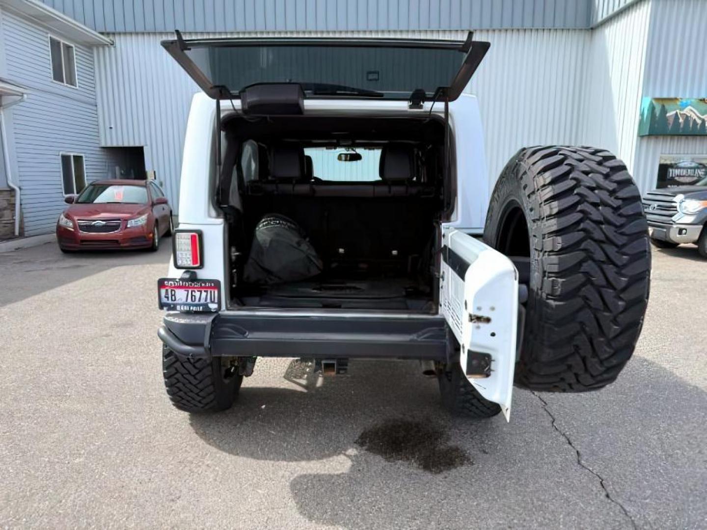2016 WHITE /Black Jeep Wrangler Unlimited (1C4BJWEG5GL) with an Pentastar 36L V-6 DOHC engine, Automatic transmission, located at 1175 N Woodruff Ave, Idaho Falls, ID, 83401, 43.506901, -111.999657 - At Timberline Auto, finding a great deal on your next vehicle is always easy! Our experienced sales staff's goal is to help find you the right vehicle at the right price! Our knowledgeable finance department has options for almost any credit score. We offer extended service contract options to prote - Photo#4