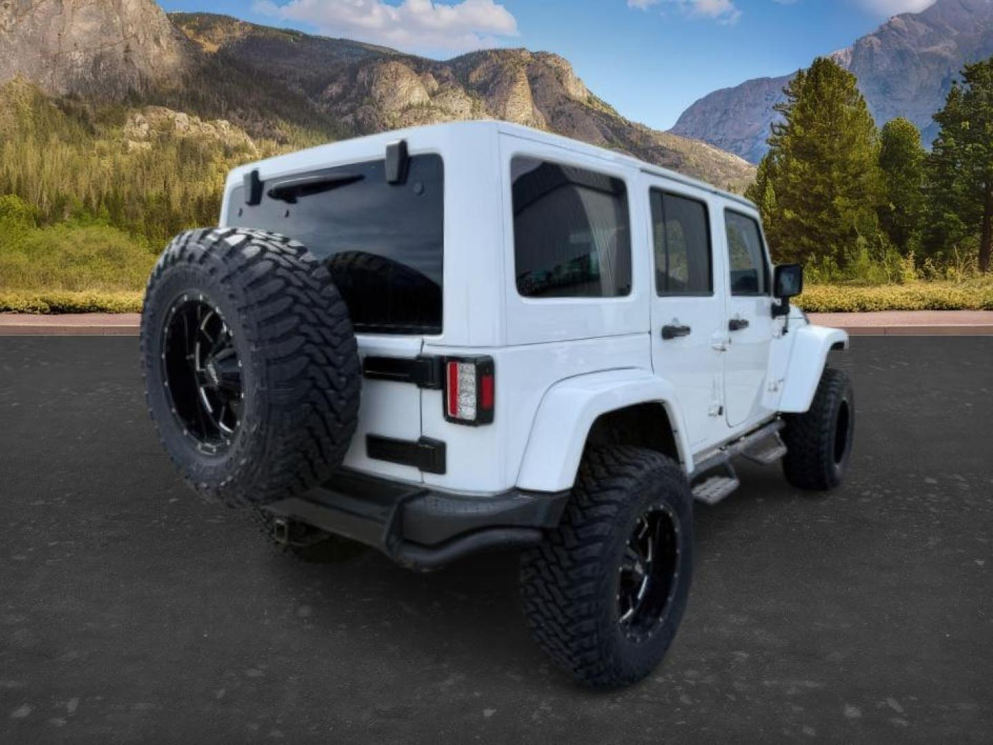 2016 WHITE /Black Jeep Wrangler Unlimited (1C4BJWEG5GL) with an Pentastar 36L V-6 DOHC engine, Automatic transmission, located at 1175 N Woodruff Ave, Idaho Falls, ID, 83401, 43.506901, -111.999657 - At Timberline Auto, finding a great deal on your next vehicle is always easy! Our experienced sales staff's goal is to help find you the right vehicle at the right price! Our knowledgeable finance department has options for almost any credit score. We offer extended service contract options to prote - Photo#6