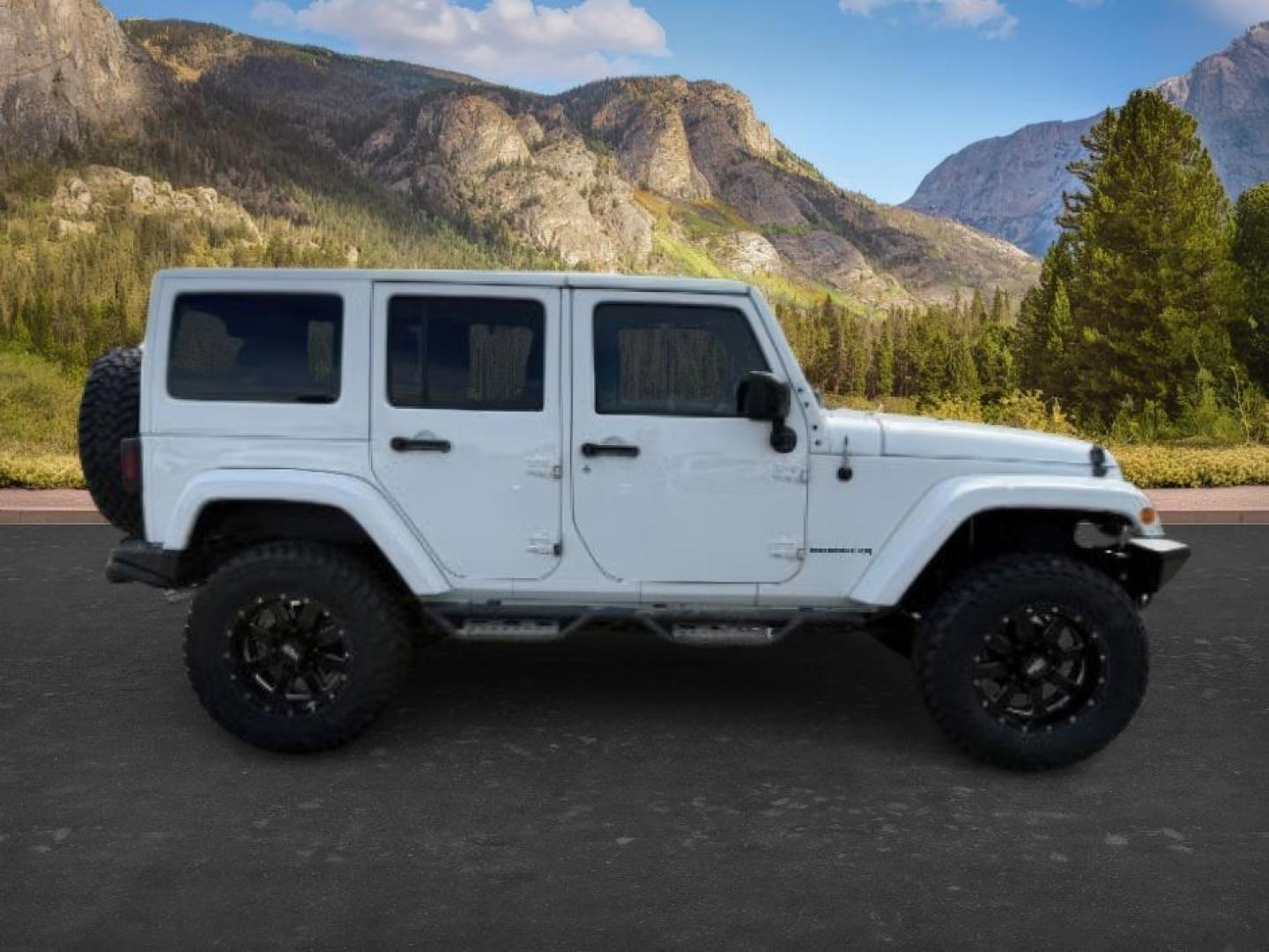 2016 WHITE /Black Jeep Wrangler Unlimited (1C4BJWEG5GL) with an Pentastar 36L V-6 DOHC engine, Automatic transmission, located at 1175 N Woodruff Ave, Idaho Falls, ID, 83401, 43.506901, -111.999657 - At Timberline Auto, finding a great deal on your next vehicle is always easy! Our experienced sales staff's goal is to help find you the right vehicle at the right price! Our knowledgeable finance department has options for almost any credit score. We offer extended service contract options to prote - Photo#7
