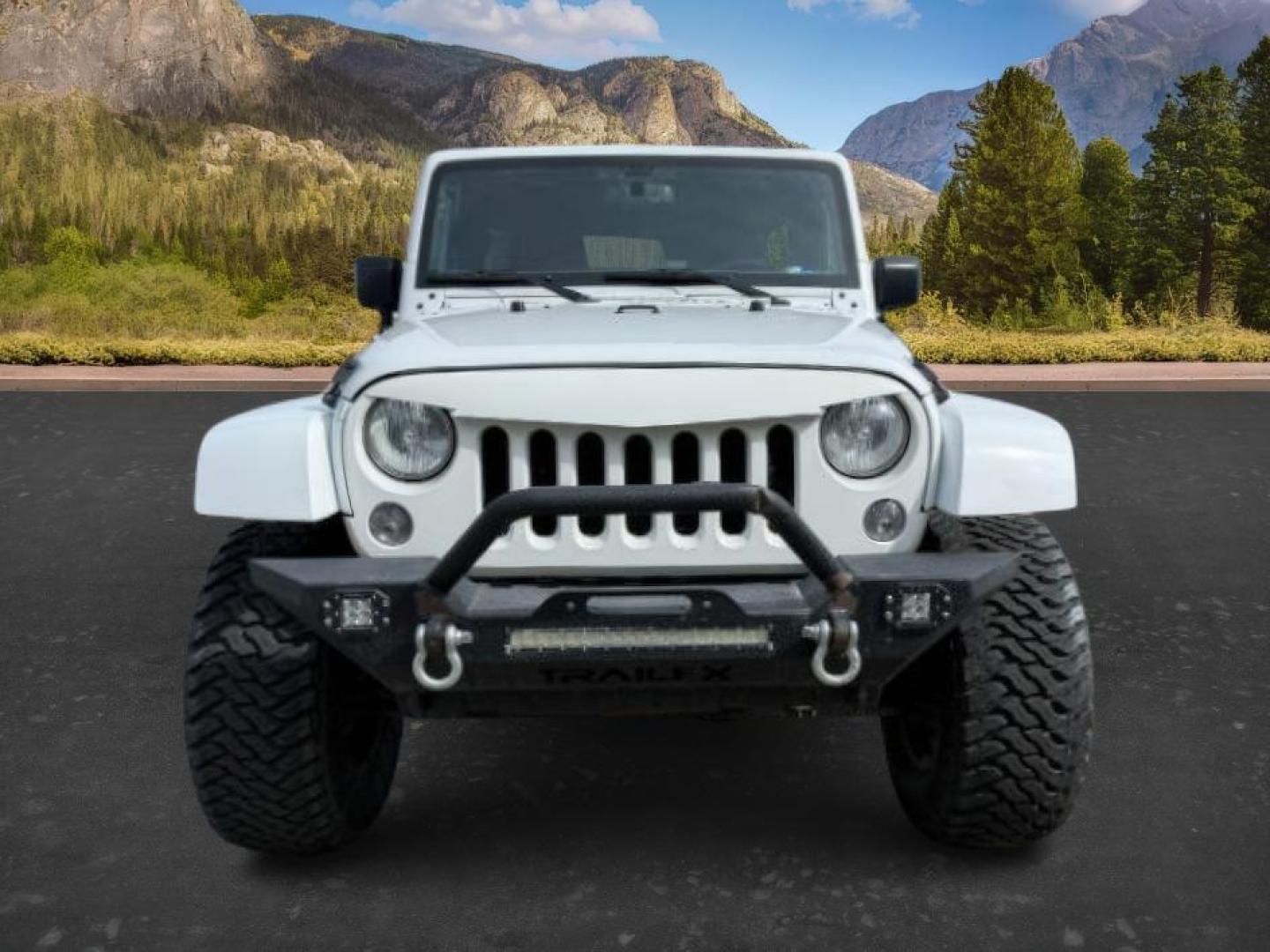 2016 WHITE /Black Jeep Wrangler Unlimited (1C4BJWEG5GL) with an Pentastar 36L V-6 DOHC engine, Automatic transmission, located at 1175 N Woodruff Ave, Idaho Falls, ID, 83401, 43.506901, -111.999657 - At Timberline Auto, finding a great deal on your next vehicle is always easy! Our experienced sales staff's goal is to help find you the right vehicle at the right price! Our knowledgeable finance department has options for almost any credit score. We offer extended service contract options to prote - Photo#9
