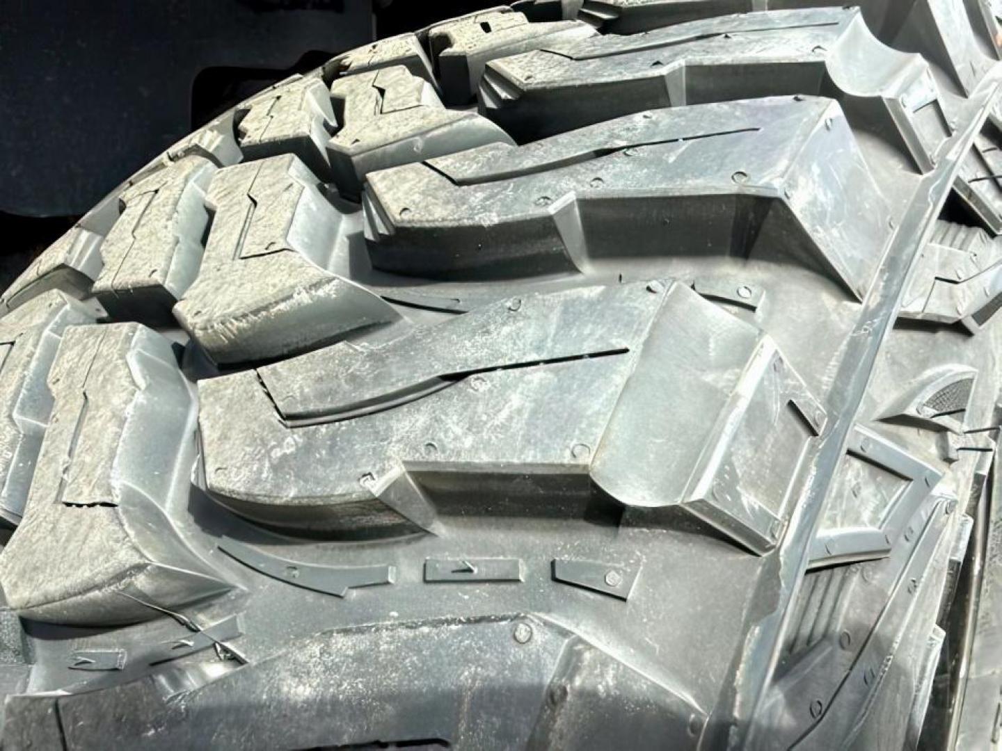 2016 WHITE /Black Jeep Wrangler Unlimited (1C4BJWEG5GL) with an Pentastar 36L V-6 DOHC engine, Automatic transmission, located at 1175 N Woodruff Ave, Idaho Falls, ID, 83401, 43.506901, -111.999657 - At Timberline Auto, finding a great deal on your next vehicle is always easy! Our experienced sales staff's goal is to help find you the right vehicle at the right price! Our knowledgeable finance department has options for almost any credit score. We offer extended service contract options to prote - Photo#10