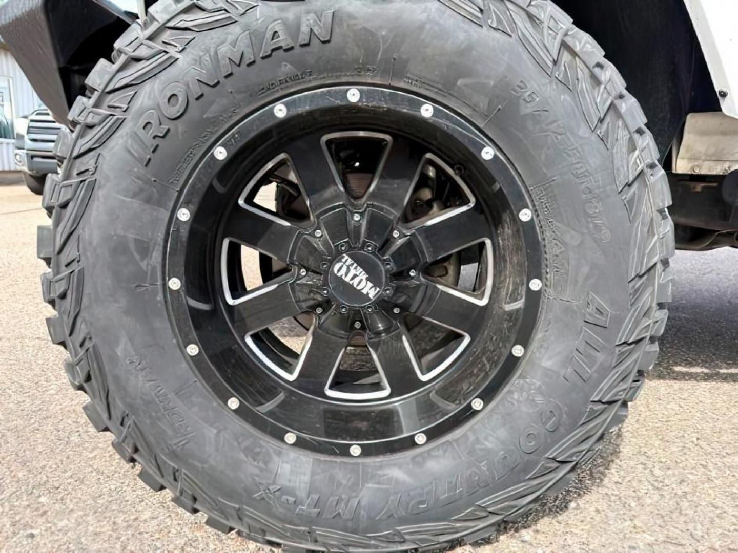 2016 WHITE /Black Jeep Wrangler Unlimited (1C4BJWEG5GL) with an Pentastar 36L V-6 DOHC engine, Automatic transmission, located at 1175 N Woodruff Ave, Idaho Falls, ID, 83401, 43.506901, -111.999657 - At Timberline Auto, finding a great deal on your next vehicle is always easy! Our experienced sales staff's goal is to help find you the right vehicle at the right price! Our knowledgeable finance department has options for almost any credit score. We offer extended service contract options to prote - Photo#11