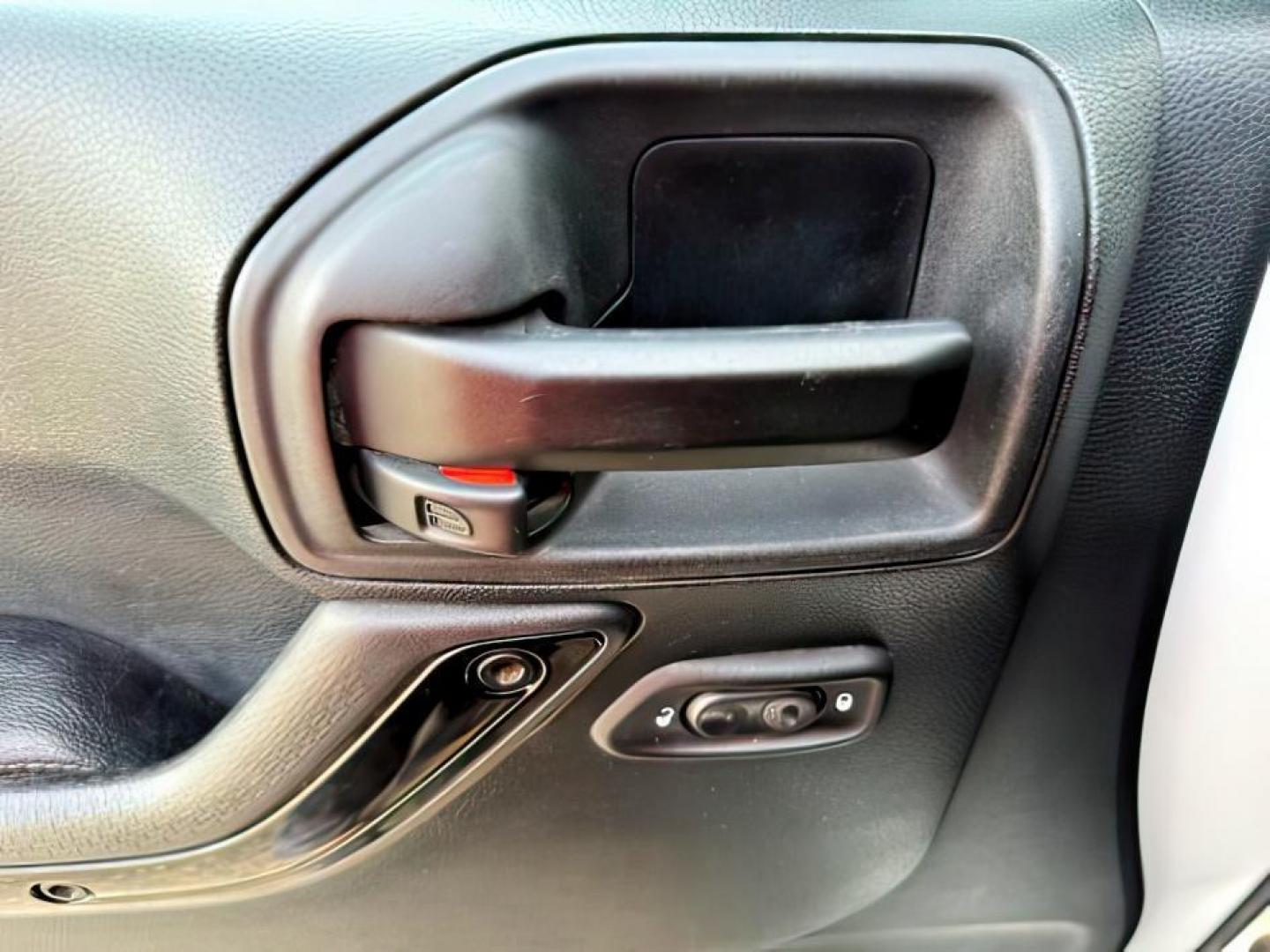 2016 WHITE /Black Jeep Wrangler Unlimited (1C4BJWEG5GL) with an Pentastar 36L V-6 DOHC engine, Automatic transmission, located at 1175 N Woodruff Ave, Idaho Falls, ID, 83401, 43.506901, -111.999657 - At Timberline Auto, finding a great deal on your next vehicle is always easy! Our experienced sales staff's goal is to help find you the right vehicle at the right price! Our knowledgeable finance department has options for almost any credit score. We offer extended service contract options to prote - Photo#19