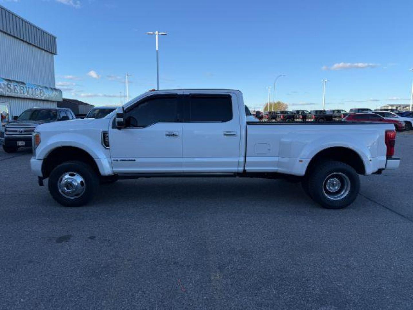 2018 WHITE /Camelback Ford F-350 (1FT8W3DT2JE) with an Powerstroke 67L V-8 diesel direct injection engine, Automatic transmission, located at 1175 N Woodruff Ave, Idaho Falls, ID, 83401, 43.506901, -111.999657 - At Timberline Auto, finding a great deal on your next vehicle is always easy! Our experienced sales staff's goal is to help find you the right vehicle at the right price! Our knowledgeable finance department has options for almost any credit score. We offer extended service contract options to prote - Photo#27