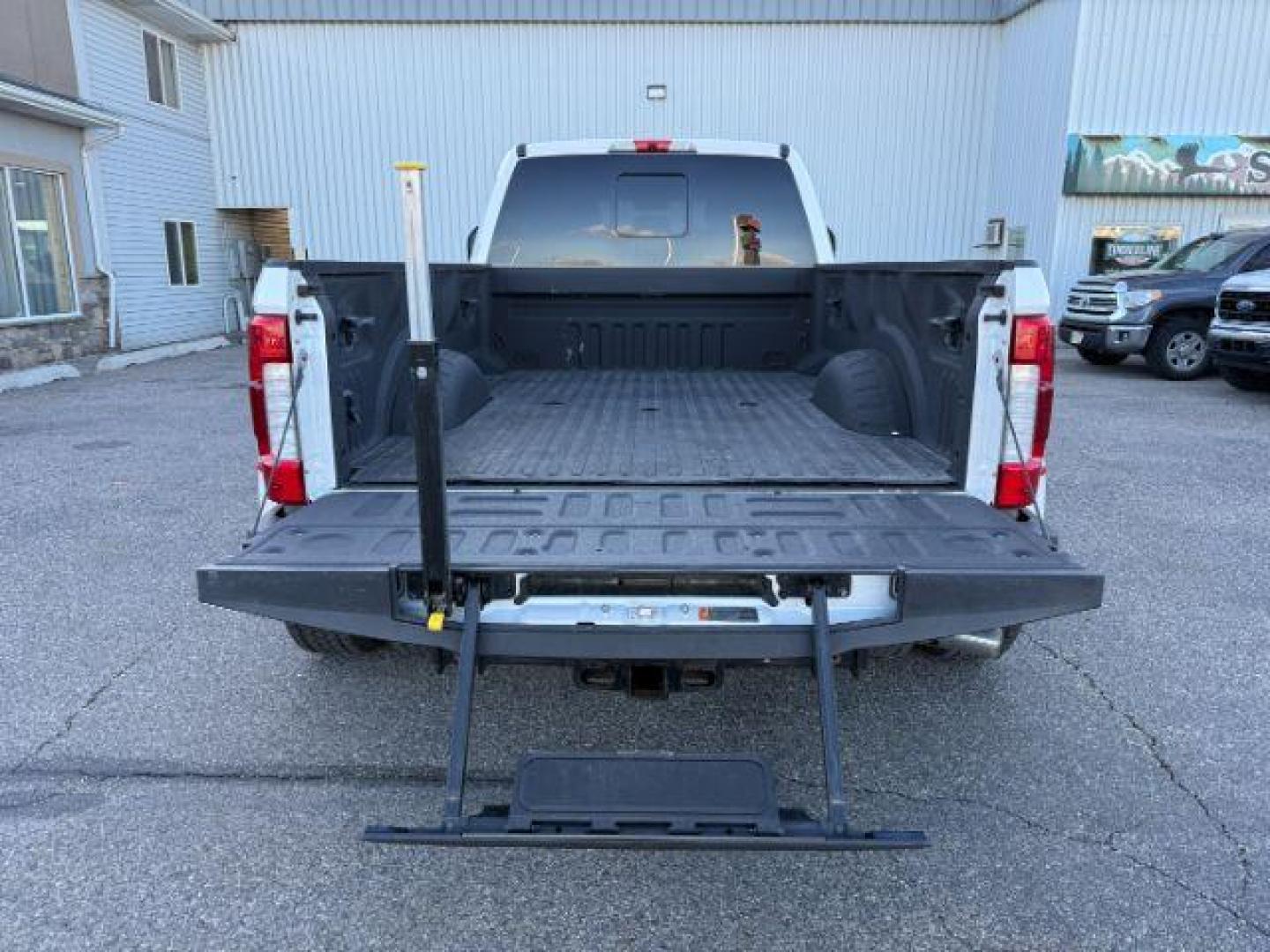 2018 WHITE /Camelback Ford F-350 (1FT8W3DT2JE) with an Powerstroke 67L V-8 diesel direct injection engine, Automatic transmission, located at 1175 N Woodruff Ave, Idaho Falls, ID, 83401, 43.506901, -111.999657 - At Timberline Auto, finding a great deal on your next vehicle is always easy! Our experienced sales staff's goal is to help find you the right vehicle at the right price! Our knowledgeable finance department has options for almost any credit score. We offer extended service contract options to prote - Photo#30