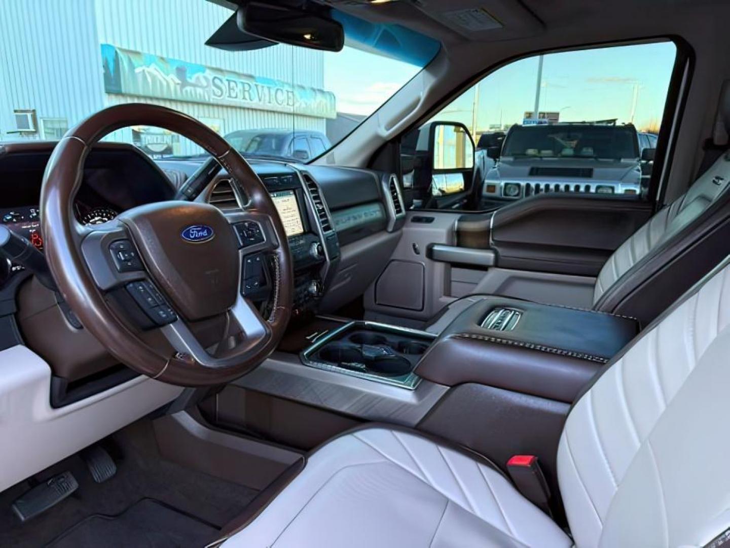 2018 WHITE /Camelback Ford F-350 (1FT8W3DT2JE) with an Powerstroke 67L V-8 diesel direct injection engine, Automatic transmission, located at 1175 N Woodruff Ave, Idaho Falls, ID, 83401, 43.506901, -111.999657 - At Timberline Auto, finding a great deal on your next vehicle is always easy! Our experienced sales staff's goal is to help find you the right vehicle at the right price! Our knowledgeable finance department has options for almost any credit score. We offer extended service contract options to prote - Photo#13