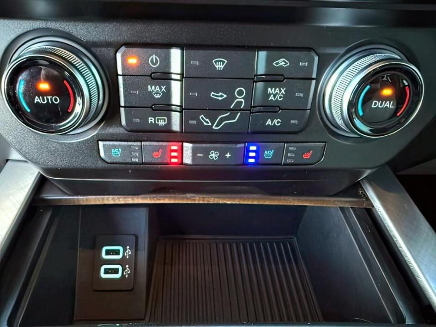 2018 WHITE /Camelback Ford F-350 (1FT8W3DT2JE) with an Powerstroke 67L V-8 diesel direct injection engine, Automatic transmission, located at 1175 N Woodruff Ave, Idaho Falls, ID, 83401, 43.506901, -111.999657 - At Timberline Auto, finding a great deal on your next vehicle is always easy! Our experienced sales staff's goal is to help find you the right vehicle at the right price! Our knowledgeable finance department has options for almost any credit score. We offer extended service contract options to prote - Photo#17