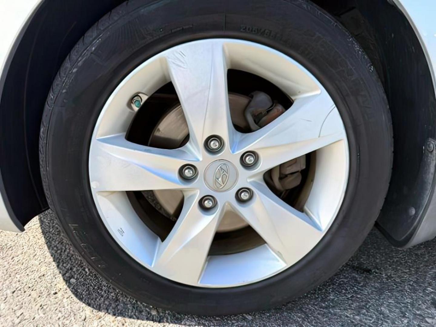 2012 SILVER /Gray Cloth Interior Hyundai Elantra (5NPDH4AE4CH) with an 18L L4 DOHC 16V engine, Automatic transmission, located at 1175 N Woodruff Ave, Idaho Falls, ID, 83401, 43.506901, -111.999657 - At Timberline Auto, finding a great deal on your next vehicle is always easy! Our experienced sales staff's goal is to help find you the right vehicle at the right price! Our knowledgeable finance department has options for almost any credit score. We offer extended service contract options to prote - Photo#9