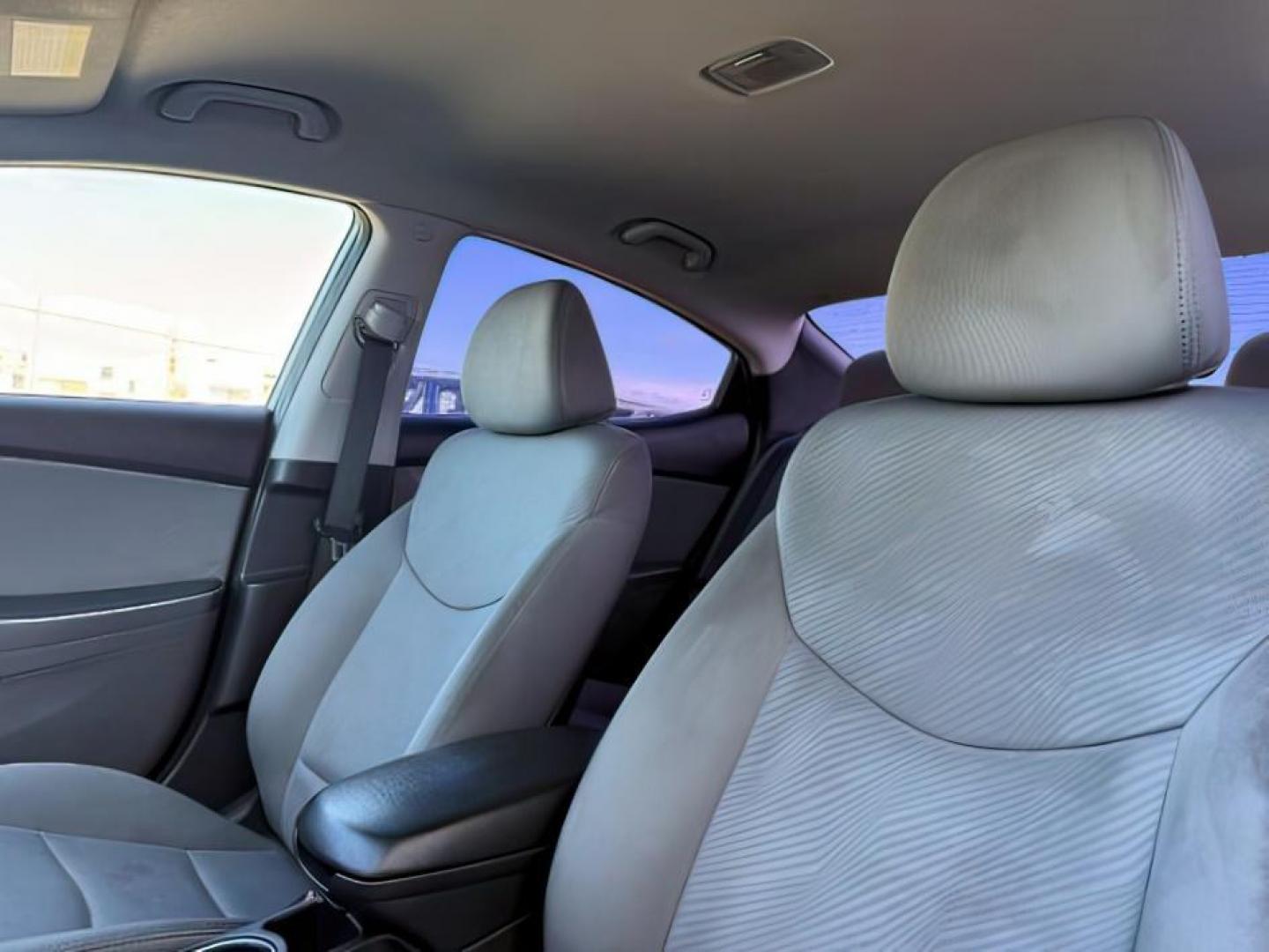 2012 SILVER /Gray Cloth Interior Hyundai Elantra (5NPDH4AE4CH) with an 18L L4 DOHC 16V engine, Automatic transmission, located at 1175 N Woodruff Ave, Idaho Falls, ID, 83401, 43.506901, -111.999657 - At Timberline Auto, finding a great deal on your next vehicle is always easy! Our experienced sales staff's goal is to help find you the right vehicle at the right price! Our knowledgeable finance department has options for almost any credit score. We offer extended service contract options to prote - Photo#18