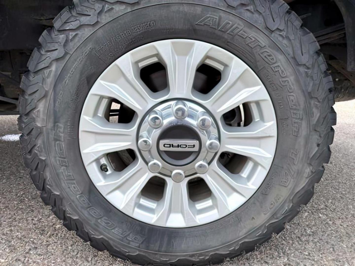 2021 BLUE /Medium Earth Gray Ford F-350 SD XLT Crew Cab Long Bed 4WD (1FT8W3B61ME) with an 6.2L V8 OHV 16V engine, 6-Speed Automatic transmission, located at 1235 N Woodruff Ave., Idaho Falls, 83401, (208) 523-1053, 43.507172, -112.000488 - At Timberline Auto, finding a great deal on your next vehicle is always easy! Our experienced sales staff's goal is to help find you the right vehicle at the right price! Our knowledgeable finance department has options for almost any credit score. We offer extended service contract options to prote - Photo#9