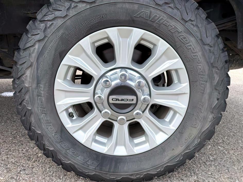 2021 BLUE /Medium Earth Gray Ford F-350 SD XLT Crew Cab Long Bed 4WD (1FT8W3B61ME) with an 6.2L V8 OHV 16V engine, 6-Speed Automatic transmission, located at 1235 N Woodruff Ave., Idaho Falls, 83401, (208) 523-1053, 43.507172, -112.000488 - At Timberline Auto, finding a great deal on your next vehicle is always easy! Our experienced sales staff's goal is to help find you the right vehicle at the right price! Our knowledgeable finance department has options for almost any credit score. We offer extended service contract options to prote- Photo#9