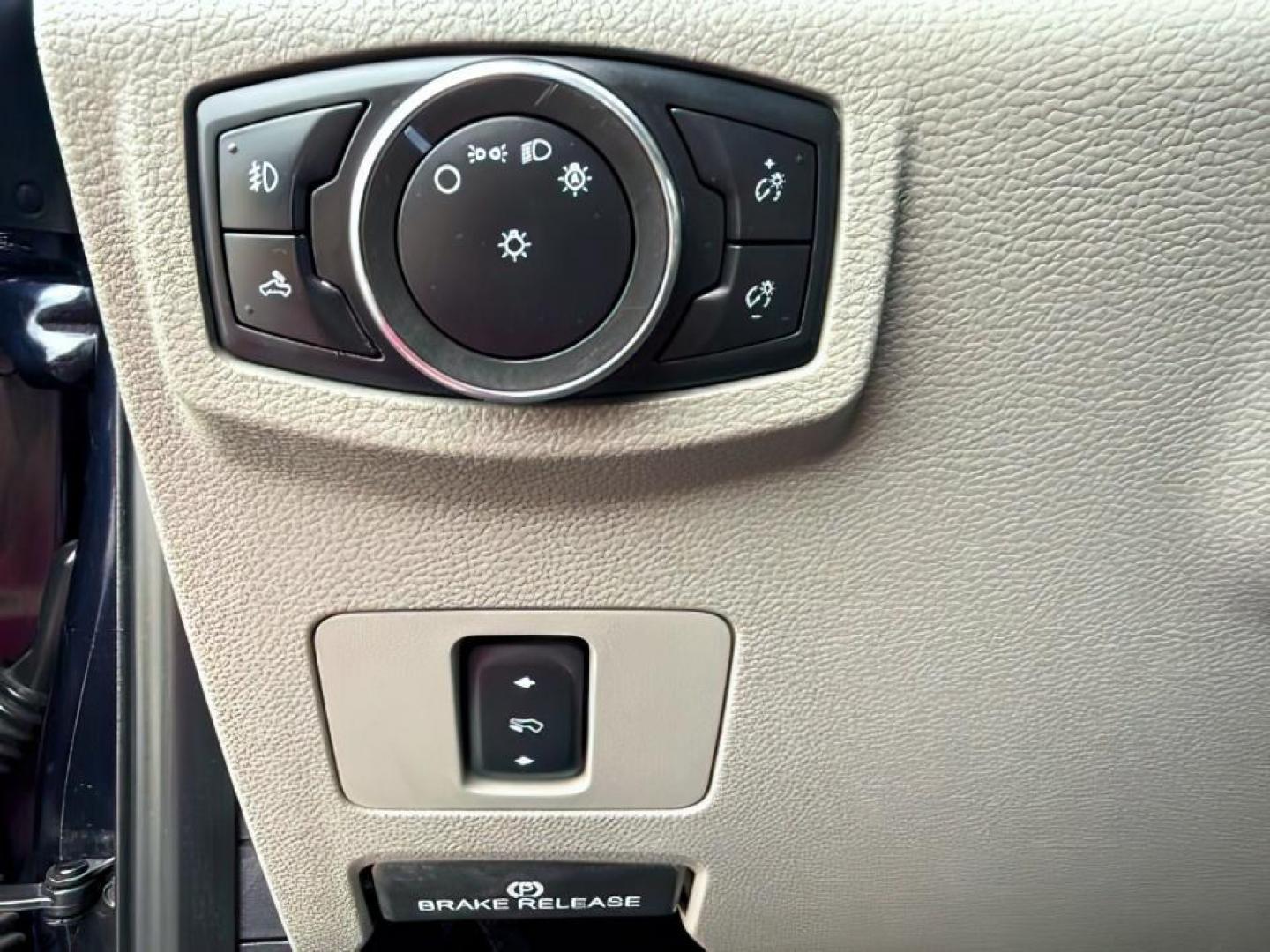 2021 BLUE /Medium Earth Gray Ford F-350 SD XLT Crew Cab Long Bed 4WD (1FT8W3B61ME) with an 6.2L V8 OHV 16V engine, 6-Speed Automatic transmission, located at 1235 N Woodruff Ave., Idaho Falls, 83401, (208) 523-1053, 43.507172, -112.000488 - At Timberline Auto, finding a great deal on your next vehicle is always easy! Our experienced sales staff's goal is to help find you the right vehicle at the right price! Our knowledgeable finance department has options for almost any credit score. We offer extended service contract options to prote - Photo#17