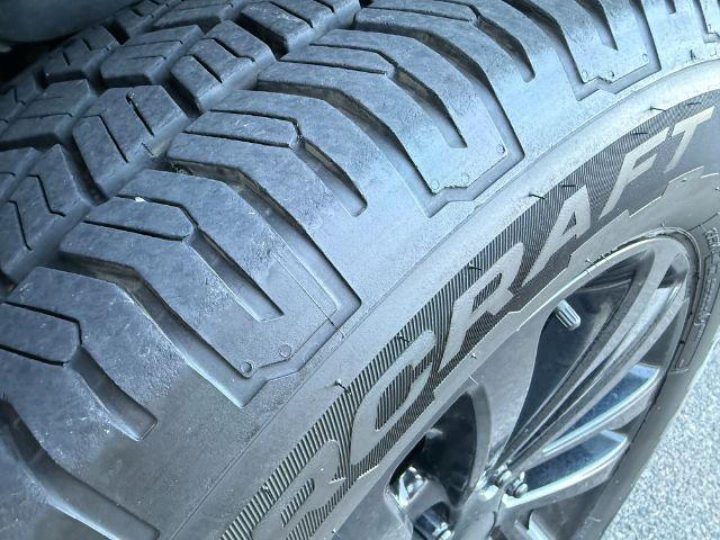 2018 BLACK /Ebony Lincoln Navigator (5LMJJ2JT2JE) with an EcoBoost 35L V-6 portdirect injection engine, Automatic transmission, located at 1175 N Woodruff Ave, Idaho Falls, ID, 83401, 43.506901, -111.999657 - At Timberline Auto, finding a great deal on your next vehicle is always easy! Our experienced sales staff's goal is to help find you the right vehicle at the right price! Our knowledgeable finance department has options for almost any credit score. We offer extended service contract options to prote - Photo#43