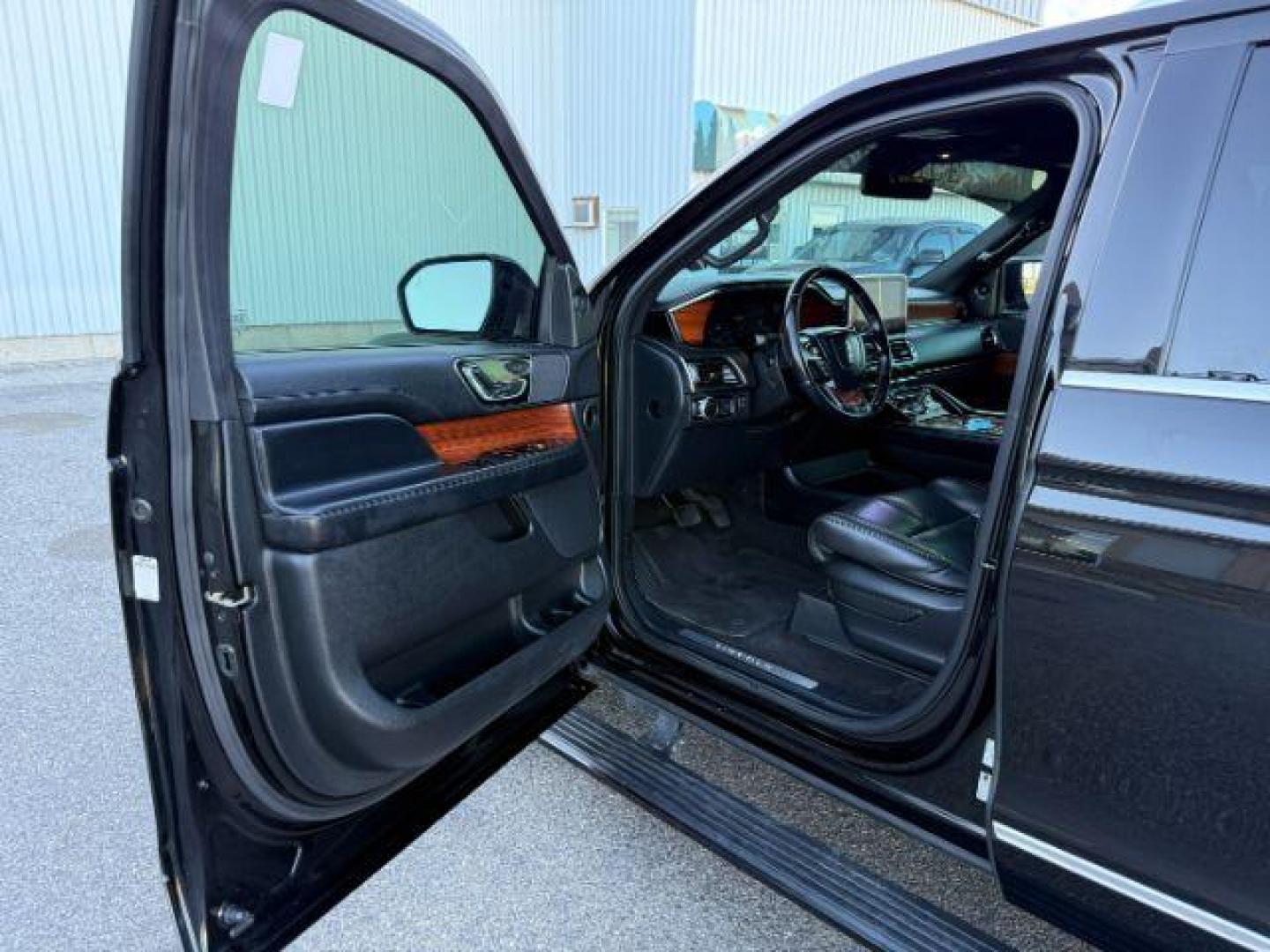 2018 BLACK /Ebony Lincoln Navigator (5LMJJ2JT2JE) with an EcoBoost 35L V-6 portdirect injection engine, Automatic transmission, located at 1175 N Woodruff Ave, Idaho Falls, ID, 83401, 43.506901, -111.999657 - At Timberline Auto, finding a great deal on your next vehicle is always easy! Our experienced sales staff's goal is to help find you the right vehicle at the right price! Our knowledgeable finance department has options for almost any credit score. We offer extended service contract options to prote - Photo#45