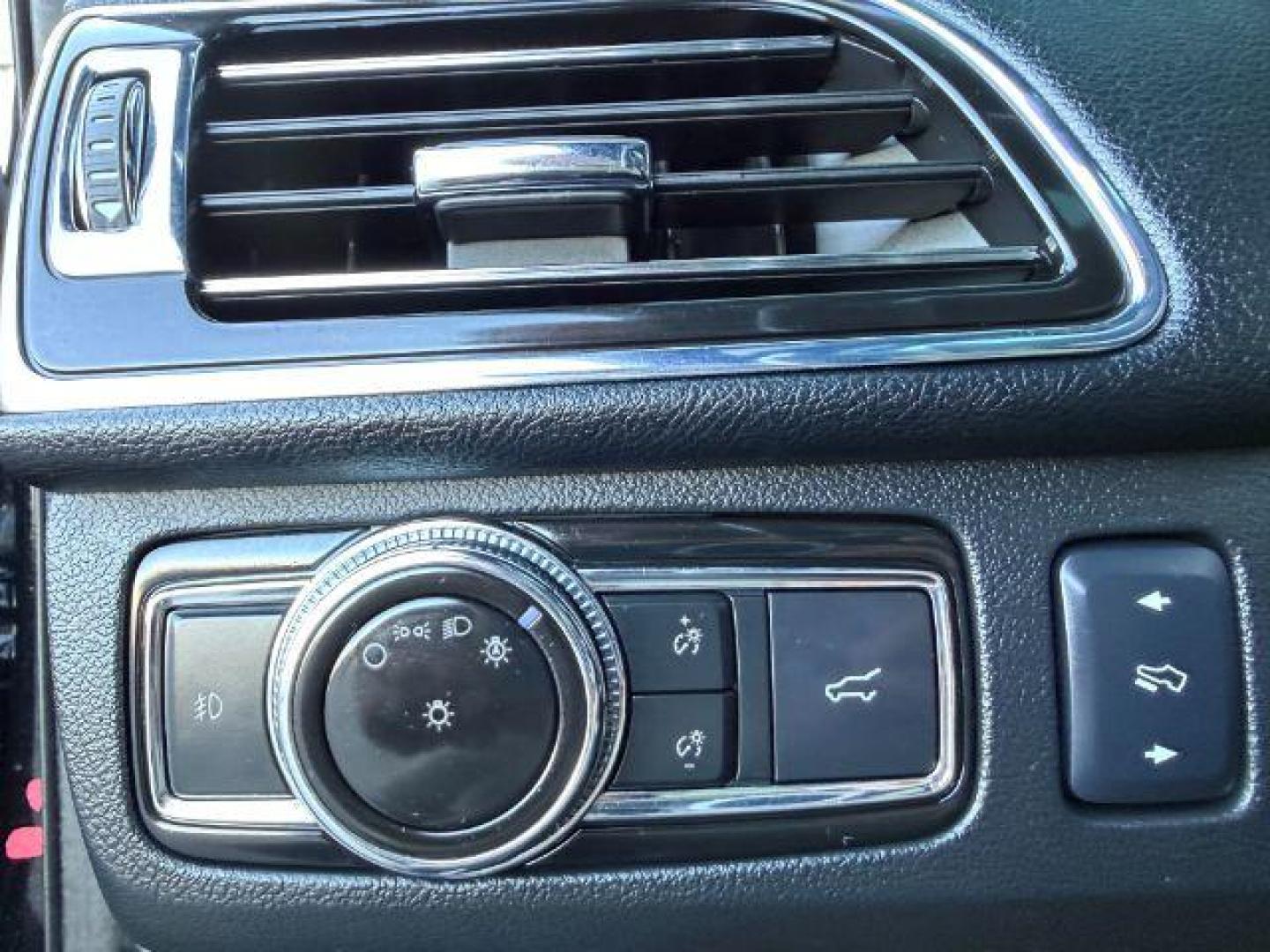 2018 BLACK /Ebony Lincoln Navigator (5LMJJ2JT2JE) with an EcoBoost 35L V-6 portdirect injection engine, Automatic transmission, located at 1175 N Woodruff Ave, Idaho Falls, ID, 83401, 43.506901, -111.999657 - At Timberline Auto, finding a great deal on your next vehicle is always easy! Our experienced sales staff's goal is to help find you the right vehicle at the right price! Our knowledgeable finance department has options for almost any credit score. We offer extended service contract options to prote - Photo#53