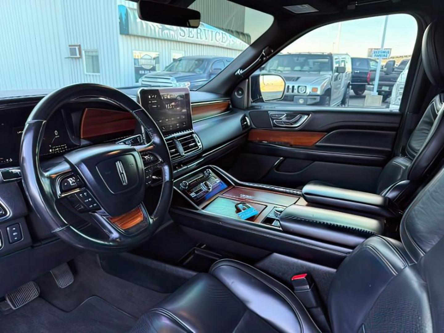 2018 BLACK /Ebony Lincoln Navigator (5LMJJ2JT2JE) with an EcoBoost 35L V-6 portdirect injection engine, Automatic transmission, located at 1175 N Woodruff Ave, Idaho Falls, ID, 83401, 43.506901, -111.999657 - At Timberline Auto, finding a great deal on your next vehicle is always easy! Our experienced sales staff's goal is to help find you the right vehicle at the right price! Our knowledgeable finance department has options for almost any credit score. We offer extended service contract options to prote - Photo#17