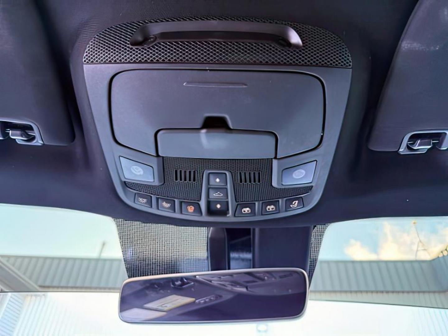 2018 BLACK /Ebony Lincoln Navigator (5LMJJ2JT2JE) with an EcoBoost 35L V-6 portdirect injection engine, Automatic transmission, located at 1175 N Woodruff Ave, Idaho Falls, ID, 83401, 43.506901, -111.999657 - At Timberline Auto, finding a great deal on your next vehicle is always easy! Our experienced sales staff's goal is to help find you the right vehicle at the right price! Our knowledgeable finance department has options for almost any credit score. We offer extended service contract options to prote - Photo#21