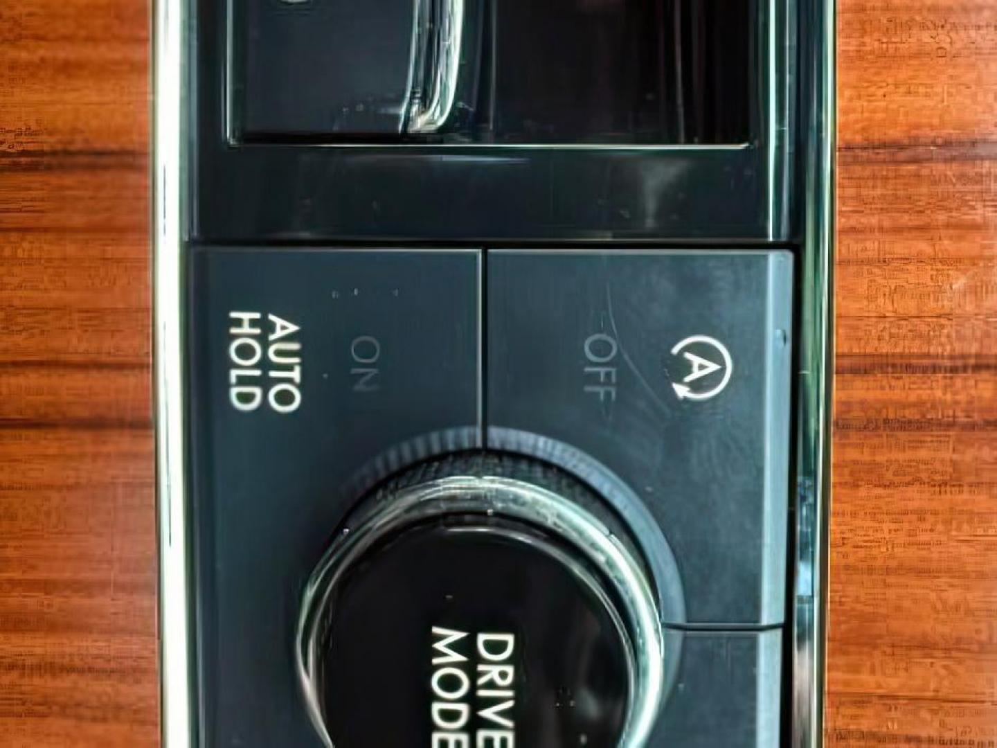 2018 BLACK /Ebony Lincoln Navigator (5LMJJ2JT2JE) with an EcoBoost 35L V-6 portdirect injection engine, Automatic transmission, located at 1175 N Woodruff Ave, Idaho Falls, ID, 83401, 43.506901, -111.999657 - At Timberline Auto, finding a great deal on your next vehicle is always easy! Our experienced sales staff's goal is to help find you the right vehicle at the right price! Our knowledgeable finance department has options for almost any credit score. We offer extended service contract options to prote - Photo#22