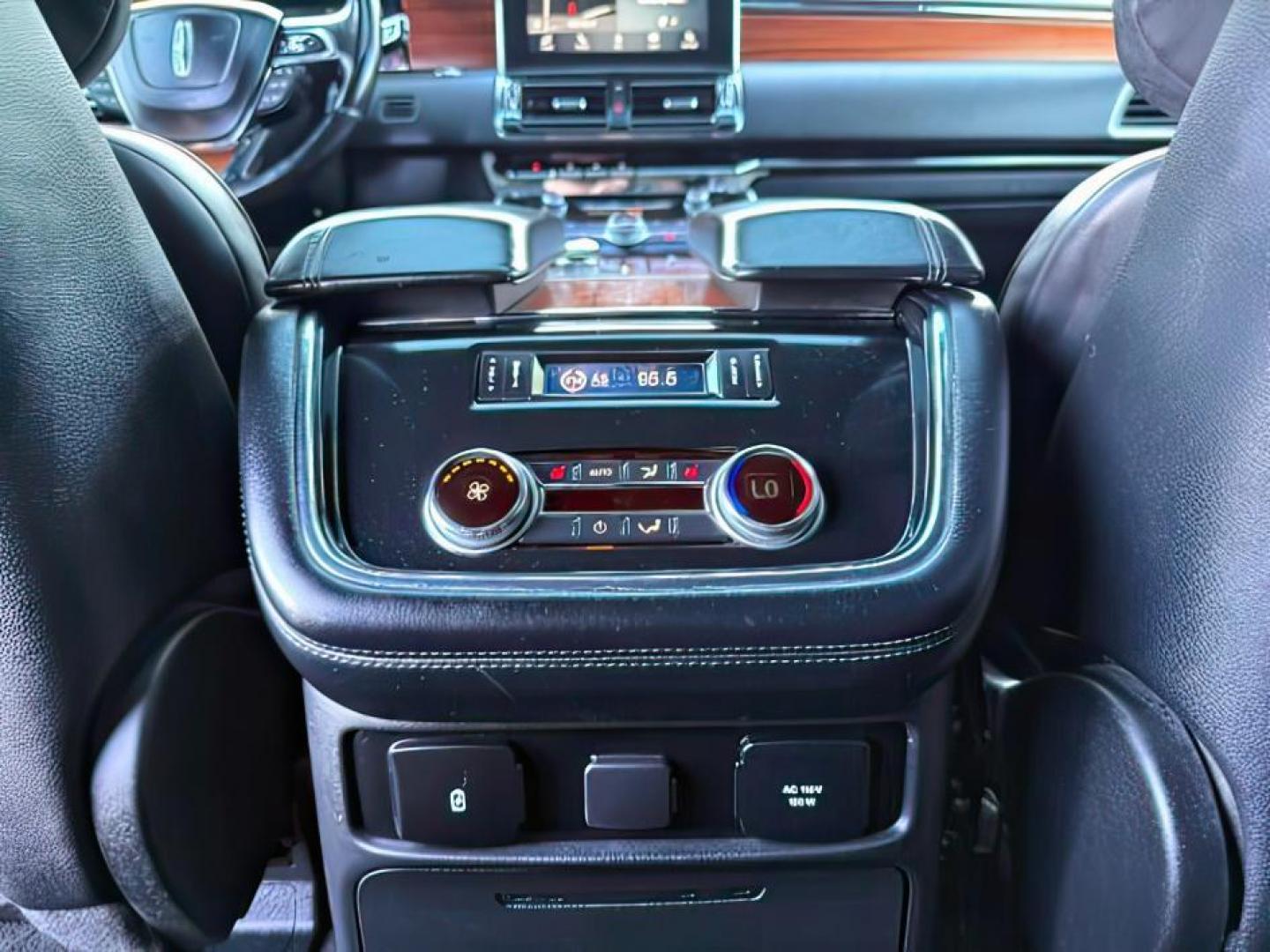 2018 BLACK /Ebony Lincoln Navigator (5LMJJ2JT2JE) with an EcoBoost 35L V-6 portdirect injection engine, Automatic transmission, located at 1175 N Woodruff Ave, Idaho Falls, ID, 83401, 43.506901, -111.999657 - At Timberline Auto, finding a great deal on your next vehicle is always easy! Our experienced sales staff's goal is to help find you the right vehicle at the right price! Our knowledgeable finance department has options for almost any credit score. We offer extended service contract options to prote - Photo#27