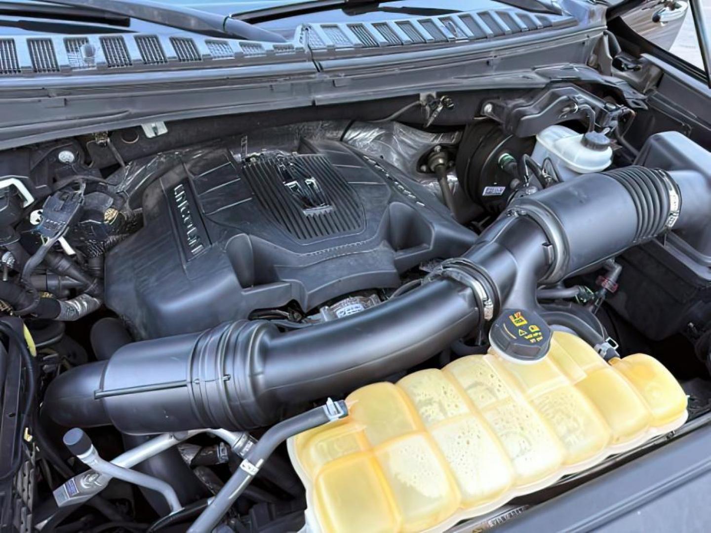 2018 BLACK /Ebony Lincoln Navigator (5LMJJ2JT2JE) with an EcoBoost 35L V-6 portdirect injection engine, Automatic transmission, located at 1175 N Woodruff Ave, Idaho Falls, ID, 83401, 43.506901, -111.999657 - At Timberline Auto, finding a great deal on your next vehicle is always easy! Our experienced sales staff's goal is to help find you the right vehicle at the right price! Our knowledgeable finance department has options for almost any credit score. We offer extended service contract options to prote - Photo#29