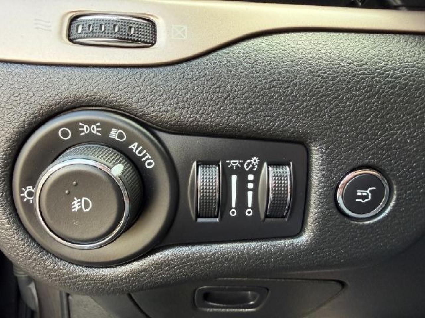 2014 GRAY /Black Jeep Cherokee (1C4PJMCSXEW) with an 32L V-6 DOHC engine, Automatic transmission, located at 1175 N Woodruff Ave, Idaho Falls, ID, 83401, 43.506901, -111.999657 - At Timberline Auto, finding a great deal on your next vehicle is always easy! Our experienced sales staff's goal is to help find you the right vehicle at the right price! Our knowledgeable finance department has options for almost any credit score. We offer extended service contract options to prote - Photo#48