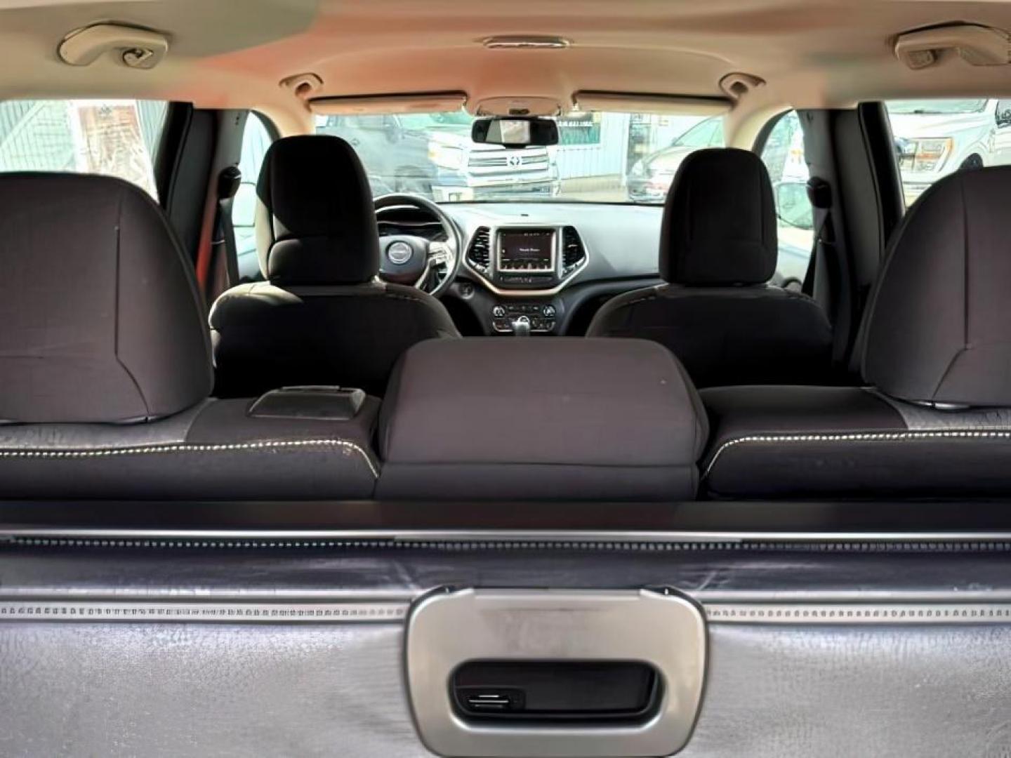 2014 GRAY /Black Jeep Cherokee (1C4PJMCSXEW) with an 32L V-6 DOHC engine, Automatic transmission, located at 1175 N Woodruff Ave, Idaho Falls, ID, 83401, 43.506901, -111.999657 - At Timberline Auto, finding a great deal on your next vehicle is always easy! Our experienced sales staff's goal is to help find you the right vehicle at the right price! Our knowledgeable finance department has options for almost any credit score. We offer extended service contract options to prote - Photo#7