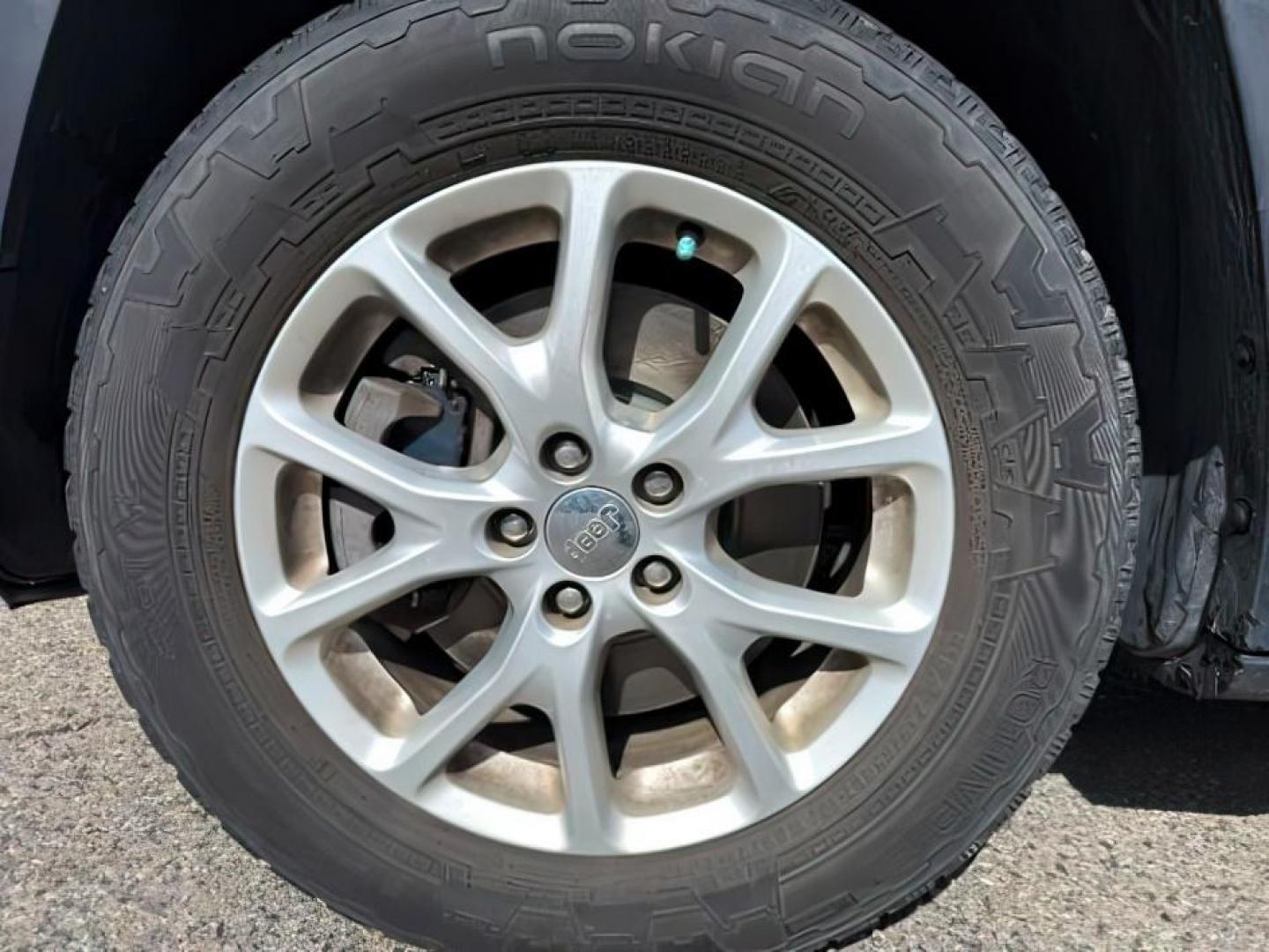 2014 GRAY /Black Jeep Cherokee (1C4PJMCSXEW) with an 32L V-6 DOHC engine, Automatic transmission, located at 1175 N Woodruff Ave, Idaho Falls, ID, 83401, 43.506901, -111.999657 - At Timberline Auto, finding a great deal on your next vehicle is always easy! Our experienced sales staff's goal is to help find you the right vehicle at the right price! Our knowledgeable finance department has options for almost any credit score. We offer extended service contract options to prote - Photo#12