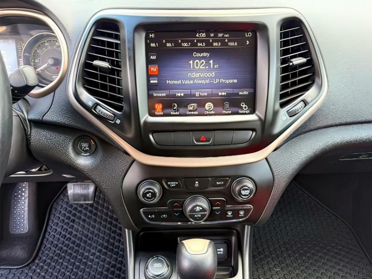 2014 GRAY /Black Jeep Cherokee (1C4PJMCSXEW) with an 32L V-6 DOHC engine, Automatic transmission, located at 1175 N Woodruff Ave, Idaho Falls, ID, 83401, 43.506901, -111.999657 - At Timberline Auto, finding a great deal on your next vehicle is always easy! Our experienced sales staff's goal is to help find you the right vehicle at the right price! Our knowledgeable finance department has options for almost any credit score. We offer extended service contract options to prote - Photo#17