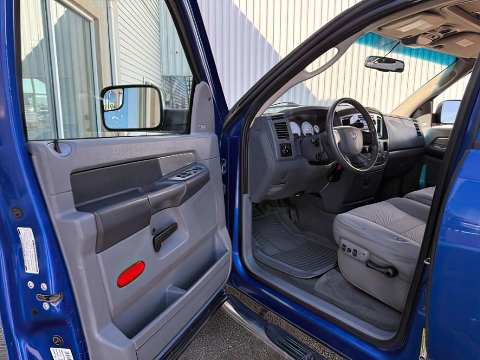 2008 Electric Blue Pearlcoat /Medium Slate Gray Dodge Ram Pickup SLT (3D7KS28A08G) with an 6 Cyl, 6.7L engine, 6-speed manual transmission, located at 1175 N Woodruff Ave, Idaho Falls, ID, 83401, 43.506901, -111.999657 - <b>Vehicle Details</b><br>Built for hard work and dependable performance, this 2008 Dodge Ram Pickup 2500 SLT is a strong choice for drivers who need capability, durability, and proven diesel power. Equipped with a 6 Cyl, 6.7L Diesel engine and 4WD, this heavy-duty Ram is ready for towing, hauling,- Photo#32