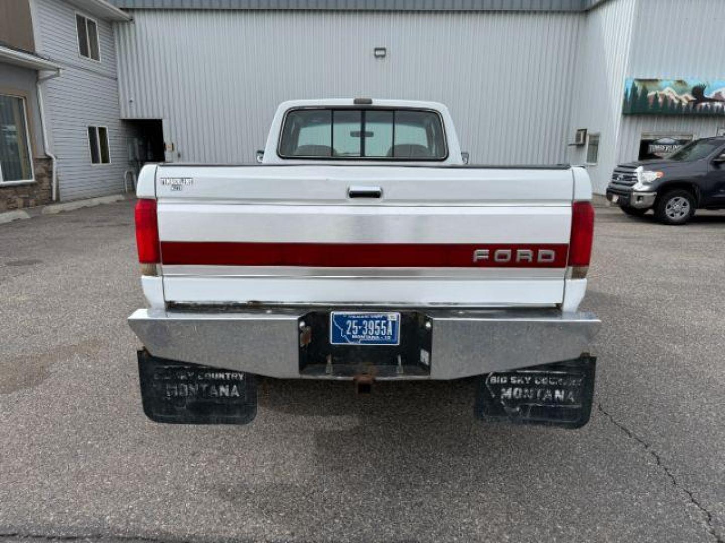 1990 WHITE /CLOTH Ford F-250 XLT (1FTHX26M2LK) with an 7.3L V-8 diesel direct injection engine, AUTOMATIC transmission, located at 1235 N Woodruff Ave., Idaho Falls, 83401, (208) 523-1053, 43.507172, -112.000488 - At Timberline Auto, finding a great deal on your next vehicle is always easy! Our experienced sales staff's goal is to help find you the right vehicle at the right price! Our knowledgeable finance department has options for almost any credit score. We offer extended service contract options to prote - Photo#22