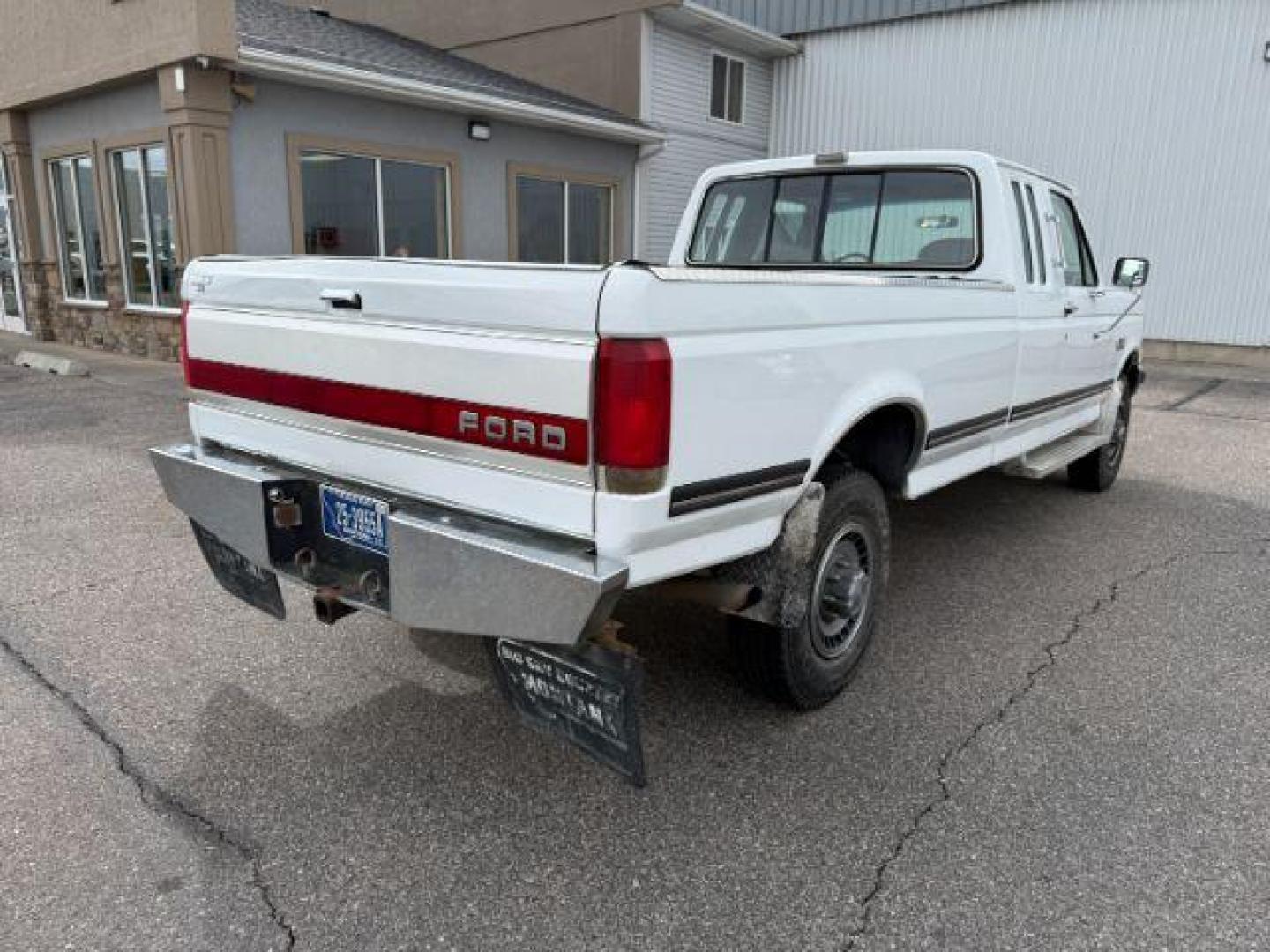 1990 WHITE /CLOTH Ford F-250 XLT (1FTHX26M2LK) with an 7.3L V-8 diesel direct injection engine, AUTOMATIC transmission, located at 1235 N Woodruff Ave., Idaho Falls, 83401, (208) 523-1053, 43.507172, -112.000488 - At Timberline Auto, finding a great deal on your next vehicle is always easy! Our experienced sales staff's goal is to help find you the right vehicle at the right price! Our knowledgeable finance department has options for almost any credit score. We offer extended service contract options to prote - Photo#24