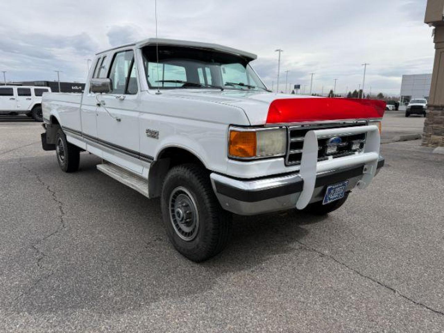 1990 WHITE /CLOTH Ford F-250 XLT (1FTHX26M2LK) with an 7.3L V-8 diesel direct injection engine, AUTOMATIC transmission, located at 1235 N Woodruff Ave., Idaho Falls, 83401, (208) 523-1053, 43.507172, -112.000488 - At Timberline Auto, finding a great deal on your next vehicle is always easy! Our experienced sales staff's goal is to help find you the right vehicle at the right price! Our knowledgeable finance department has options for almost any credit score. We offer extended service contract options to prote - Photo#26