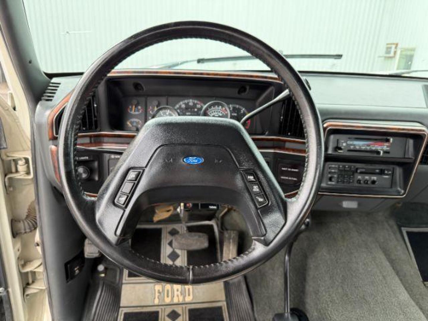 1990 WHITE /CLOTH Ford F-250 XLT (1FTHX26M2LK) with an 7.3L V-8 diesel direct injection engine, AUTOMATIC transmission, located at 1235 N Woodruff Ave., Idaho Falls, 83401, (208) 523-1053, 43.507172, -112.000488 - At Timberline Auto, finding a great deal on your next vehicle is always easy! Our experienced sales staff's goal is to help find you the right vehicle at the right price! Our knowledgeable finance department has options for almost any credit score. We offer extended service contract options to prote - Photo#33