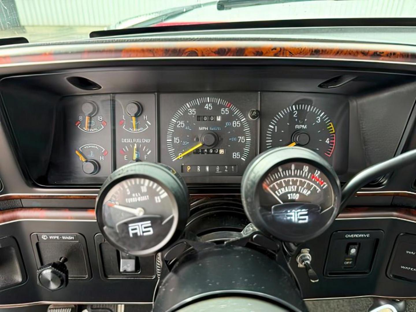 1990 WHITE /CLOTH Ford F-250 XLT (1FTHX26M2LK) with an 7.3L V-8 diesel direct injection engine, AUTOMATIC transmission, located at 1235 N Woodruff Ave., Idaho Falls, 83401, (208) 523-1053, 43.507172, -112.000488 - At Timberline Auto, finding a great deal on your next vehicle is always easy! Our experienced sales staff's goal is to help find you the right vehicle at the right price! Our knowledgeable finance department has options for almost any credit score. We offer extended service contract options to prote - Photo#16