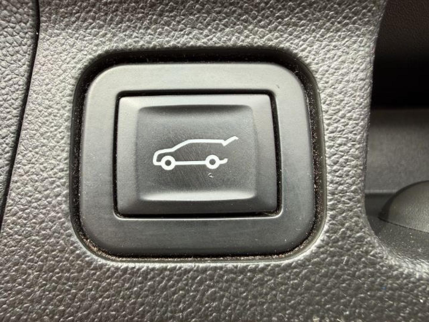 2018 BLACK /Jet Black GMC Acadia SLT-2 (1GKKNWLS8JZ) with an 3.6L V-6 gasoline direct injection engine, AUTOMATIC transmission, located at 1235 N Woodruff Ave., Idaho Falls, 83401, (208) 523-1053, 43.507172, -112.000488 - At Timberline Auto, finding a great deal on your next vehicle is always easy! Our experienced sales staff's goal is to help find you the right vehicle at the right price! Our knowledgeable finance department has options for almost any credit score. We offer extended service contract options to prote - Photo#37