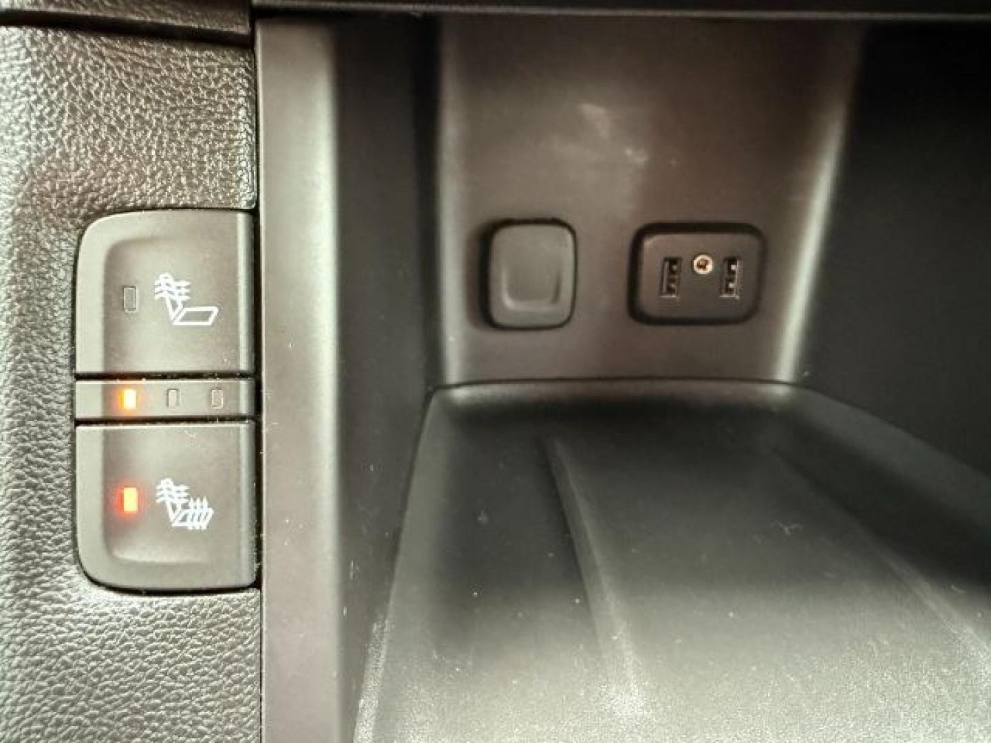 2018 BLACK /Jet Black GMC Acadia SLT-2 (1GKKNWLS8JZ) with an 3.6L V-6 gasoline direct injection engine, AUTOMATIC transmission, located at 1235 N Woodruff Ave., Idaho Falls, 83401, (208) 523-1053, 43.507172, -112.000488 - At Timberline Auto, finding a great deal on your next vehicle is always easy! Our experienced sales staff's goal is to help find you the right vehicle at the right price! Our knowledgeable finance department has options for almost any credit score. We offer extended service contract options to prote - Photo#51