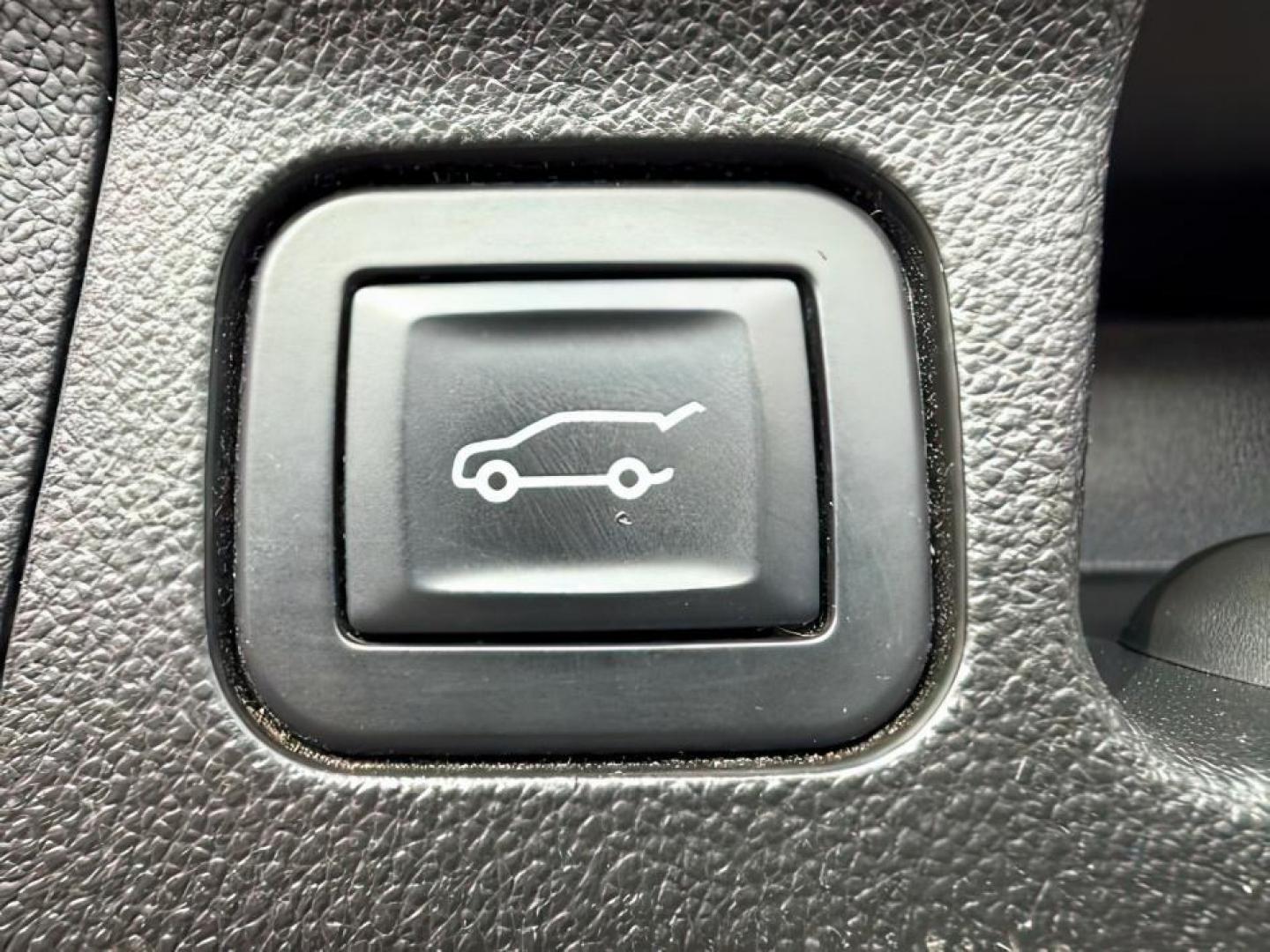 2018 BLACK /Jet Black GMC Acadia SLT-2 (1GKKNWLS8JZ) with an 3.6L V-6 gasoline direct injection engine, AUTOMATIC transmission, located at 1235 N Woodruff Ave., Idaho Falls, 83401, (208) 523-1053, 43.507172, -112.000488 - At Timberline Auto, finding a great deal on your next vehicle is always easy! Our experienced sales staff's goal is to help find you the right vehicle at the right price! Our knowledgeable finance department has options for almost any credit score. We offer extended service contract options to prote - Photo#6